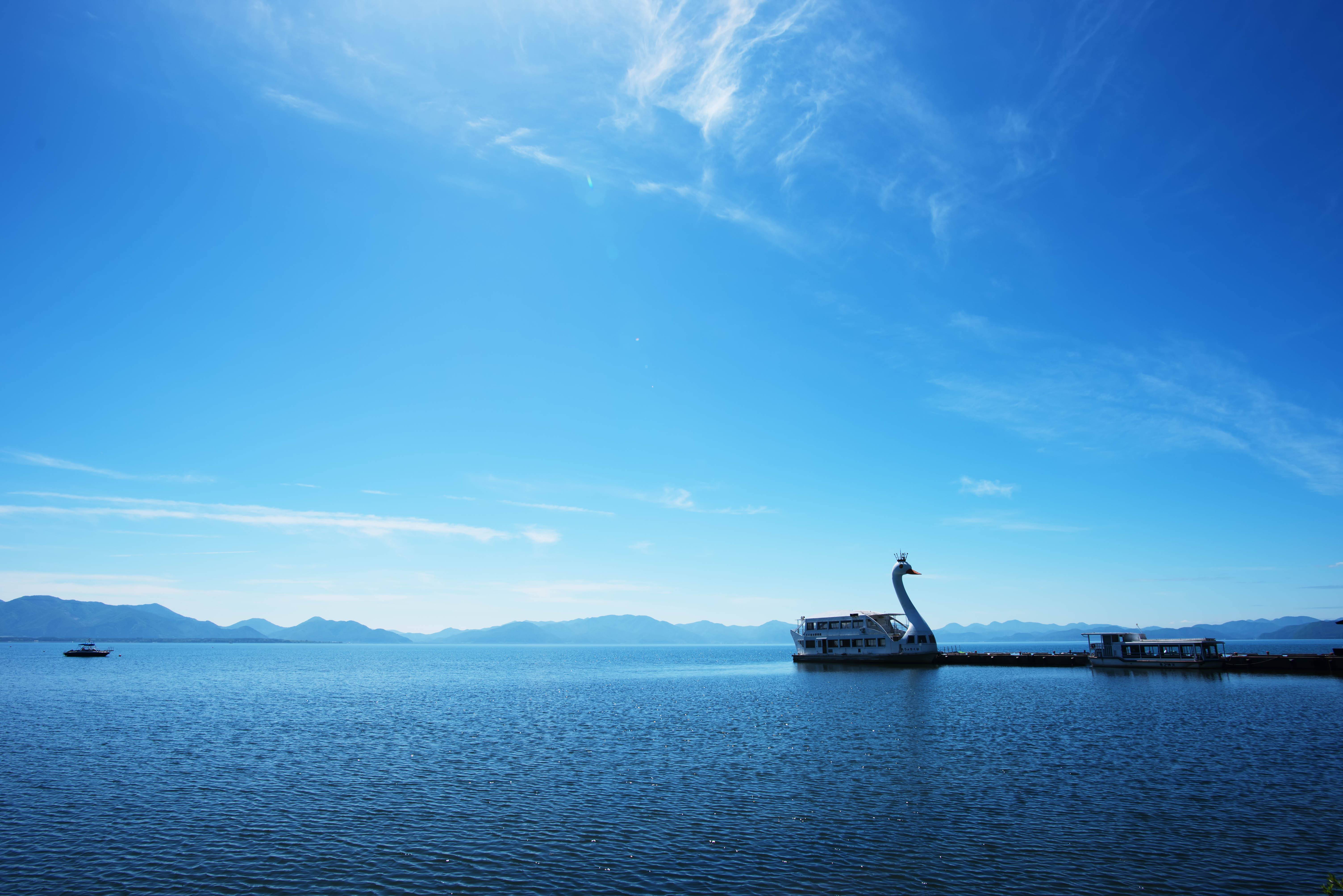 猪苗代湖の巨大スワンボートの写真素材 ぱくたそ