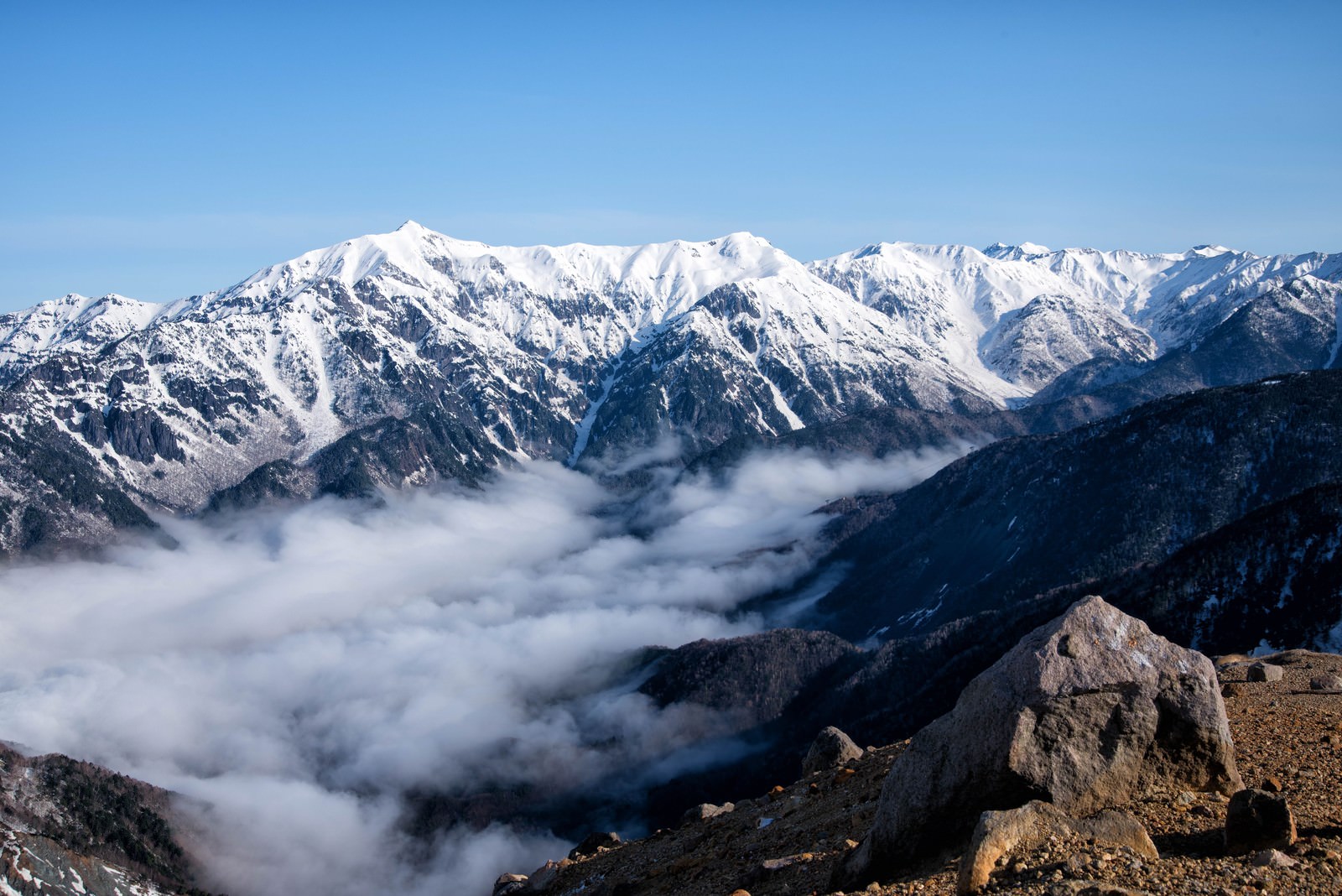 焼岳山頂の景色 笠ヶ岳方面 の写真を無料ダウンロード フリー素材 ぱくたそ