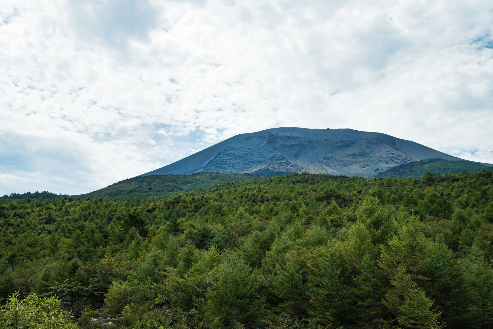 樹海と浅間山の写真 画像 を無料ダウンロード フリー素材のぱくたそ