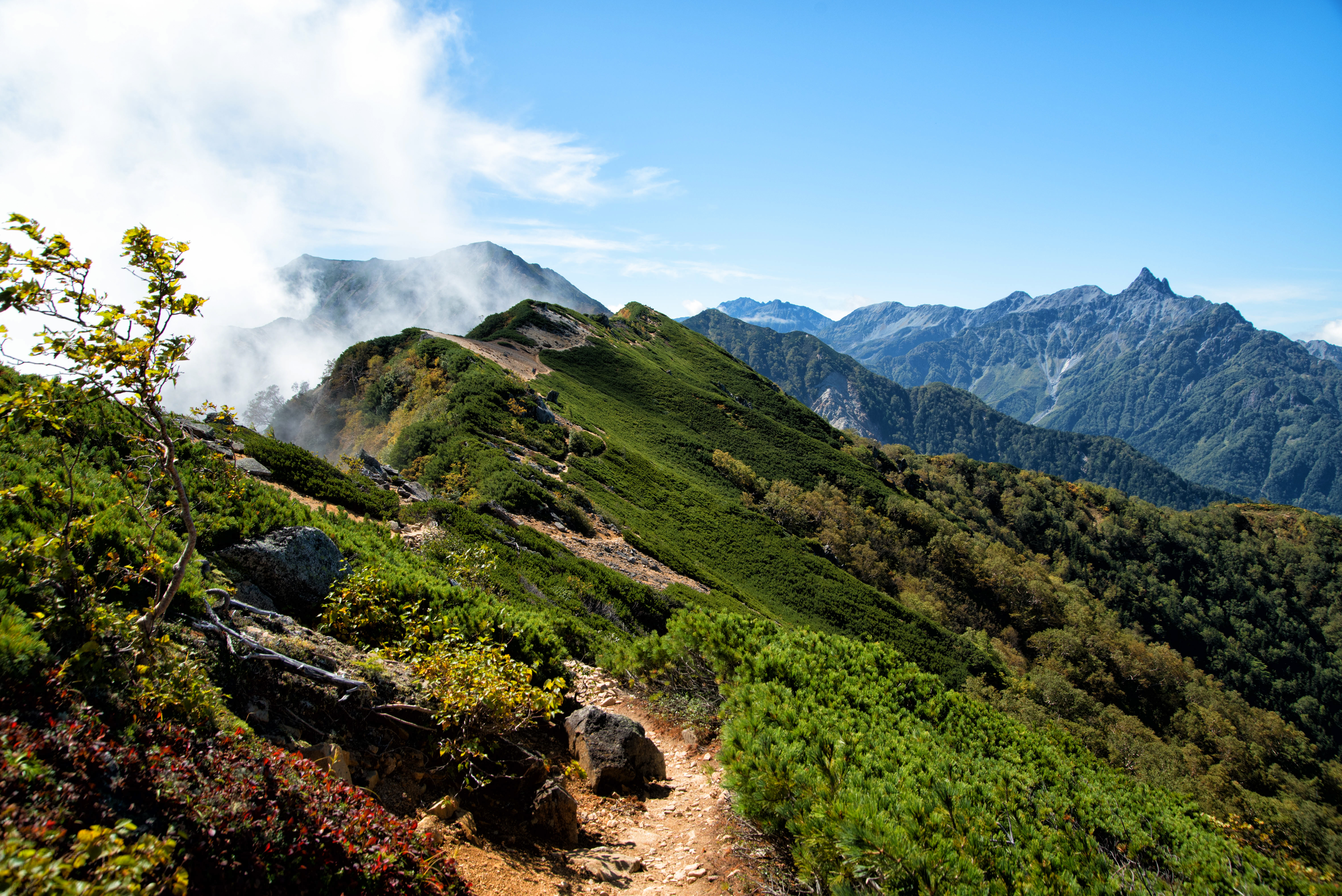 燕岳から大天井岳への登山道の写真素材 ぱくたそ