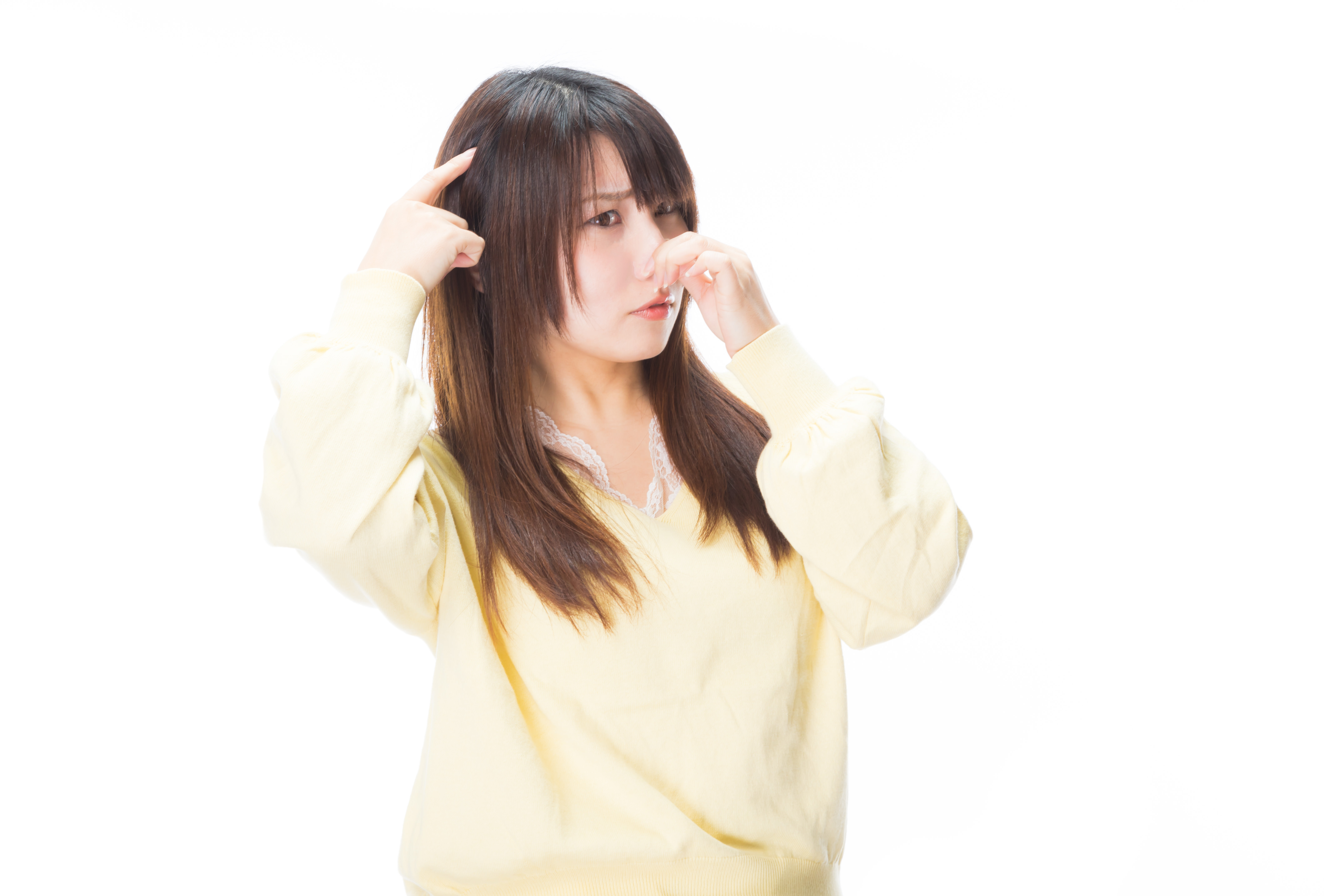 頭が痛くなるほどの悪臭を嗅ぐ女性の写真素材 ぱくたそ 頭が痛くなるほどの悪臭を嗅ぐ女性の写真素材 ぱくたそ