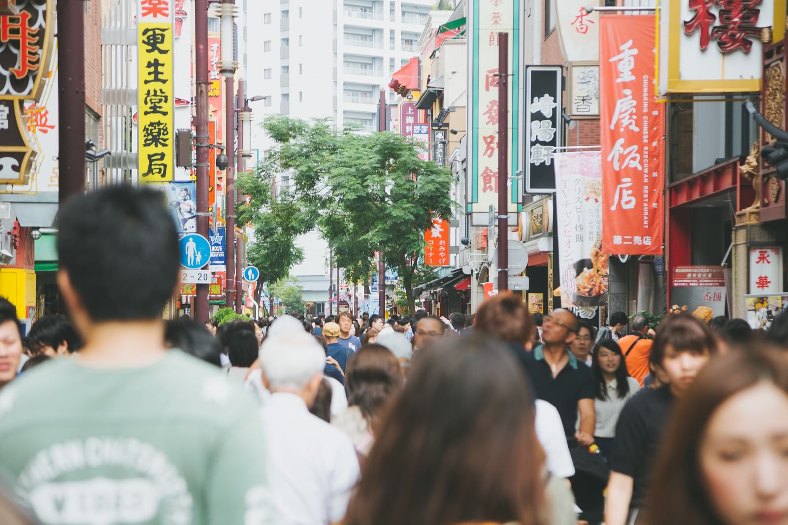 混雑する横浜中華街の人混みの写真を無料ダウンロード フリー素材 ぱくたそ