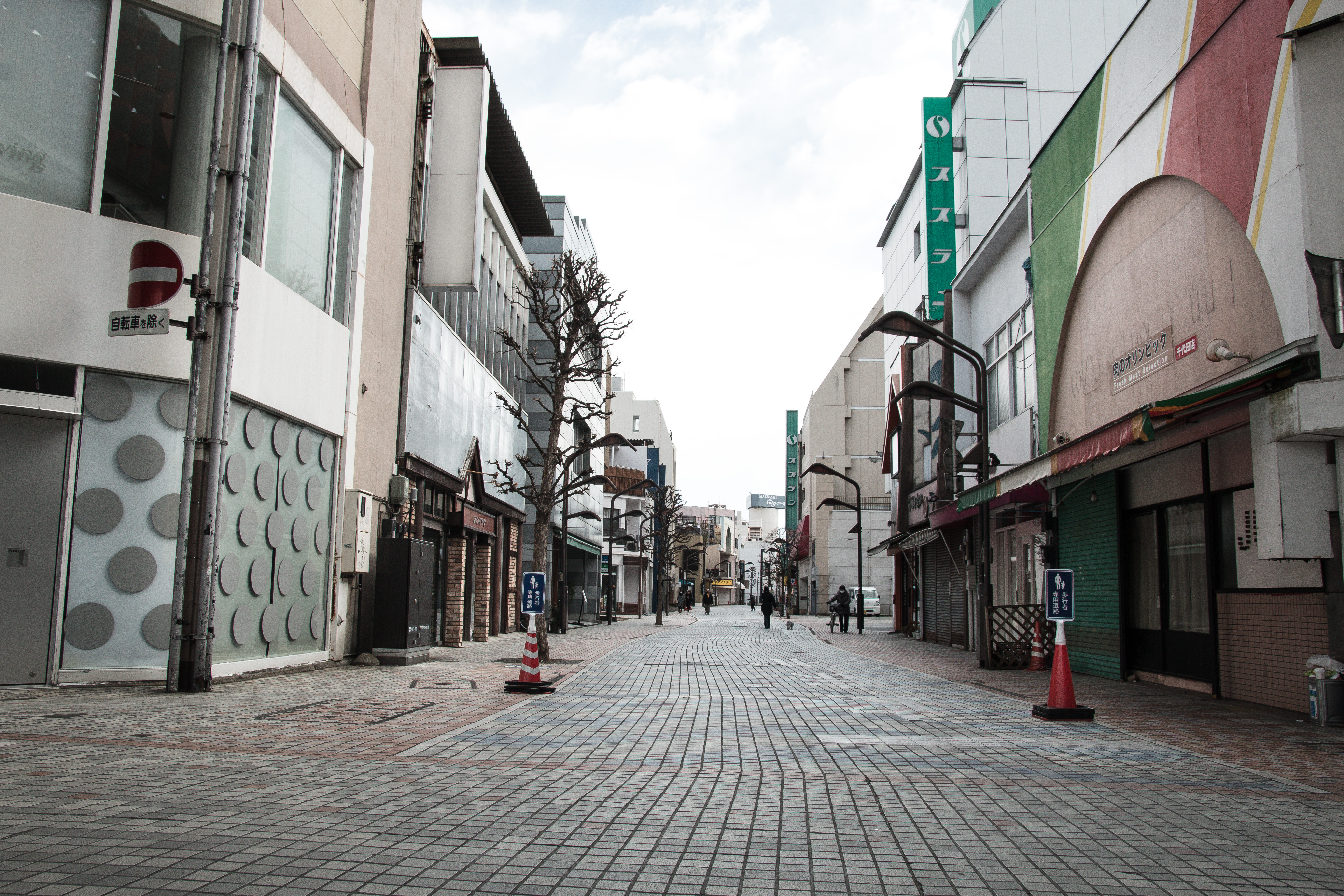 朝早い前橋商店街の写真素材 ぱくたそ