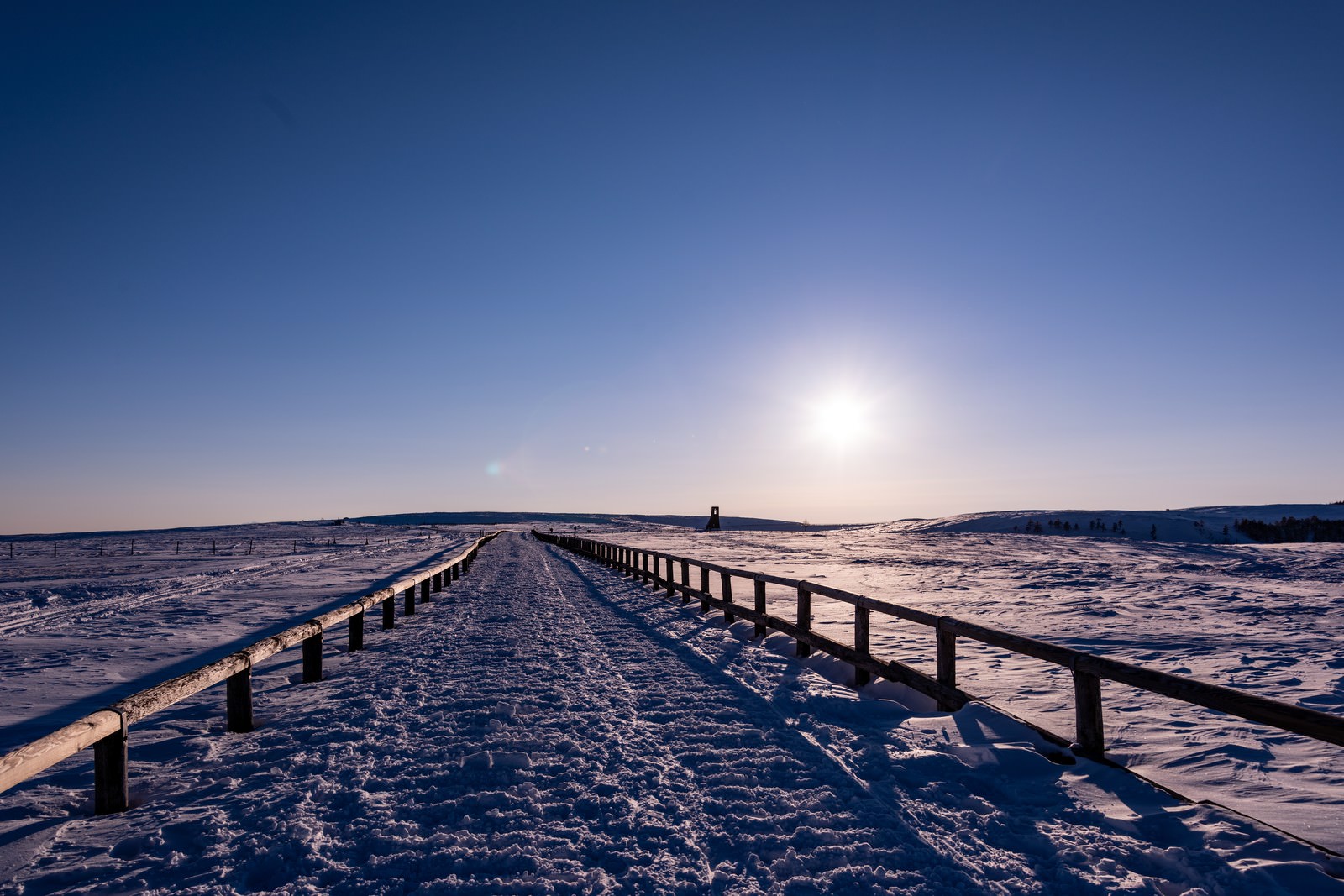 どこまでも続く雪原の道の写真 画像 を無料ダウンロード フリー素材のぱくたそ どこまでも続く雪原の道の写真 画像 を無料ダウンロード フリー素材のぱくたそ