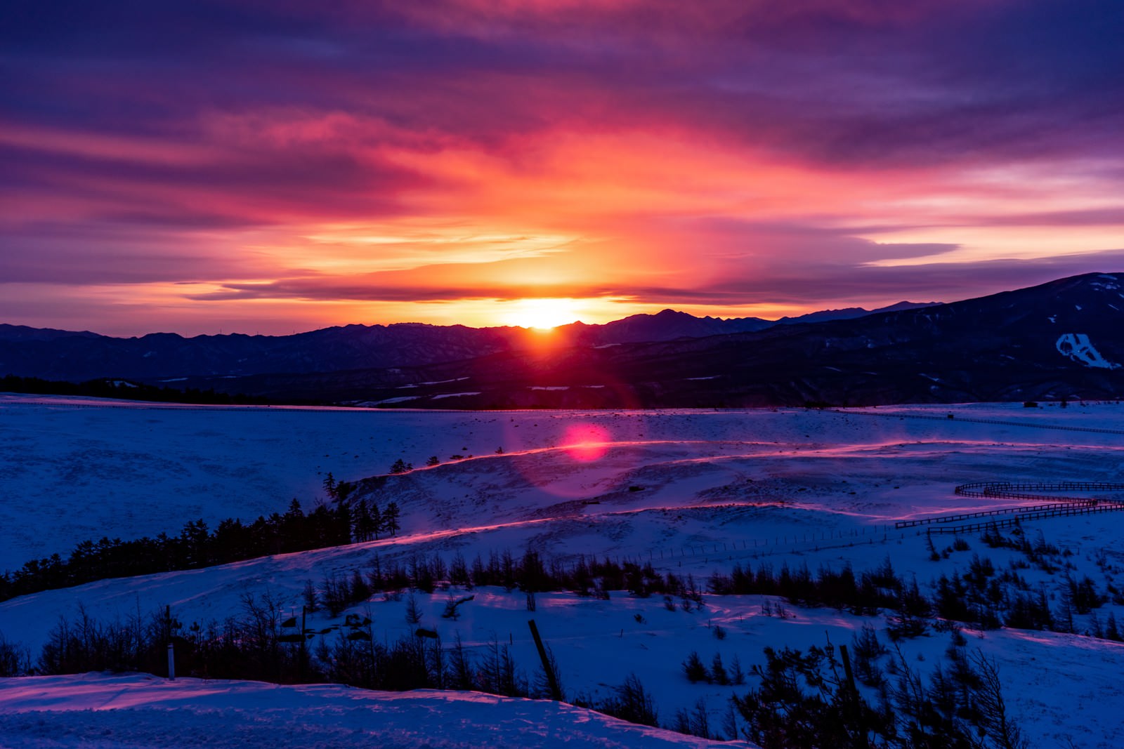沈む夕日と大雪原の写真 画像 を無料ダウンロード フリー素材のぱくたそ 沈む夕日と大雪原の写真 画像 を無料ダウンロード フリー素材のぱくたそ