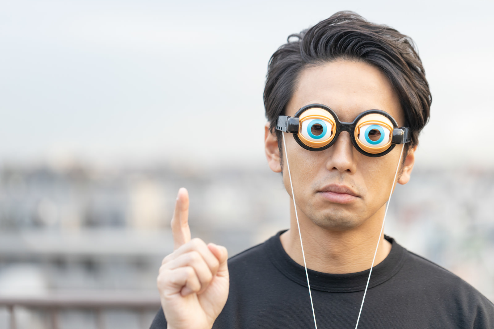 「誇張しすぎた実に面白い」の写真［モデル：大川竜弥］