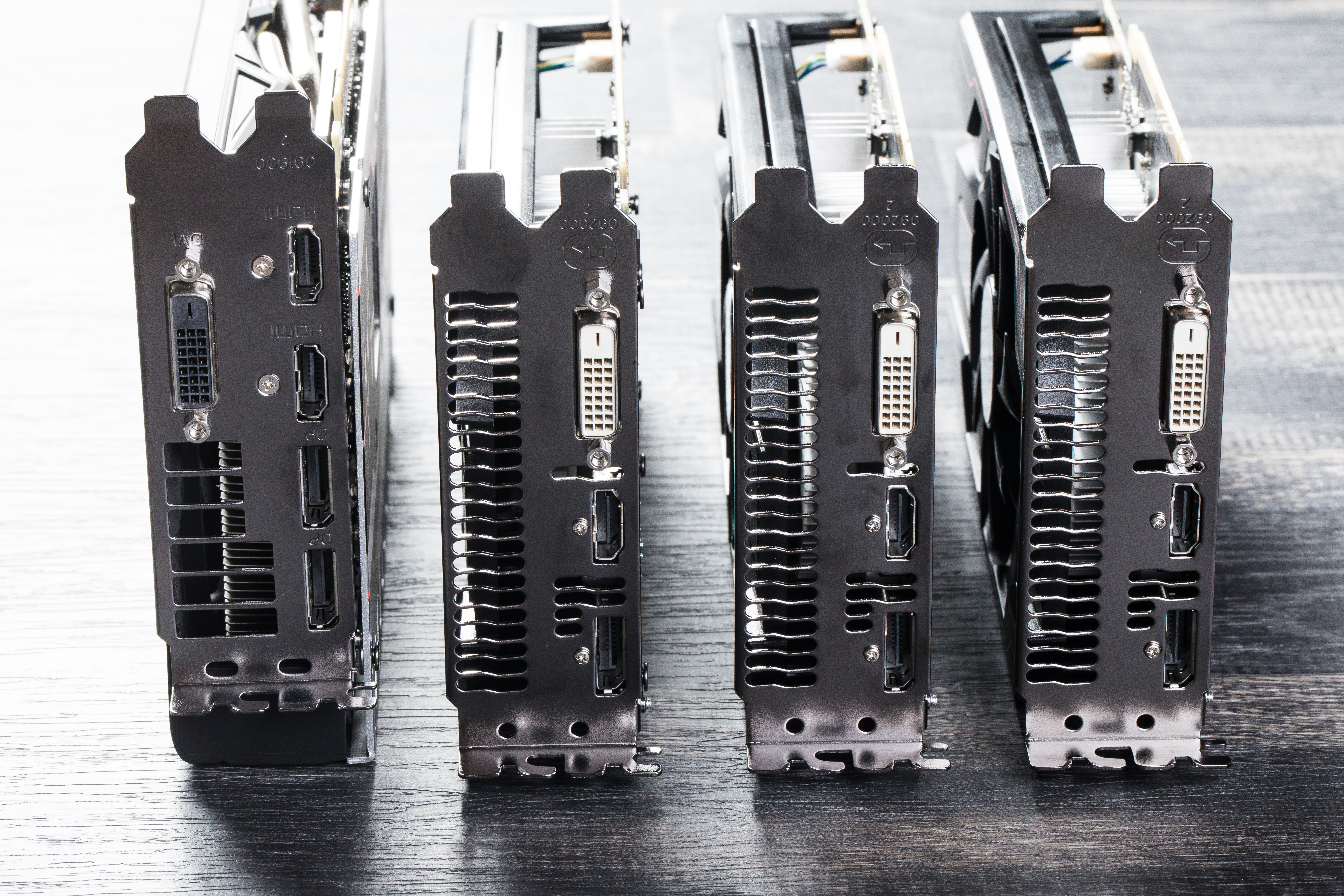 マイニング用のグラフィックボード4台の写真素材 ぱくたそ