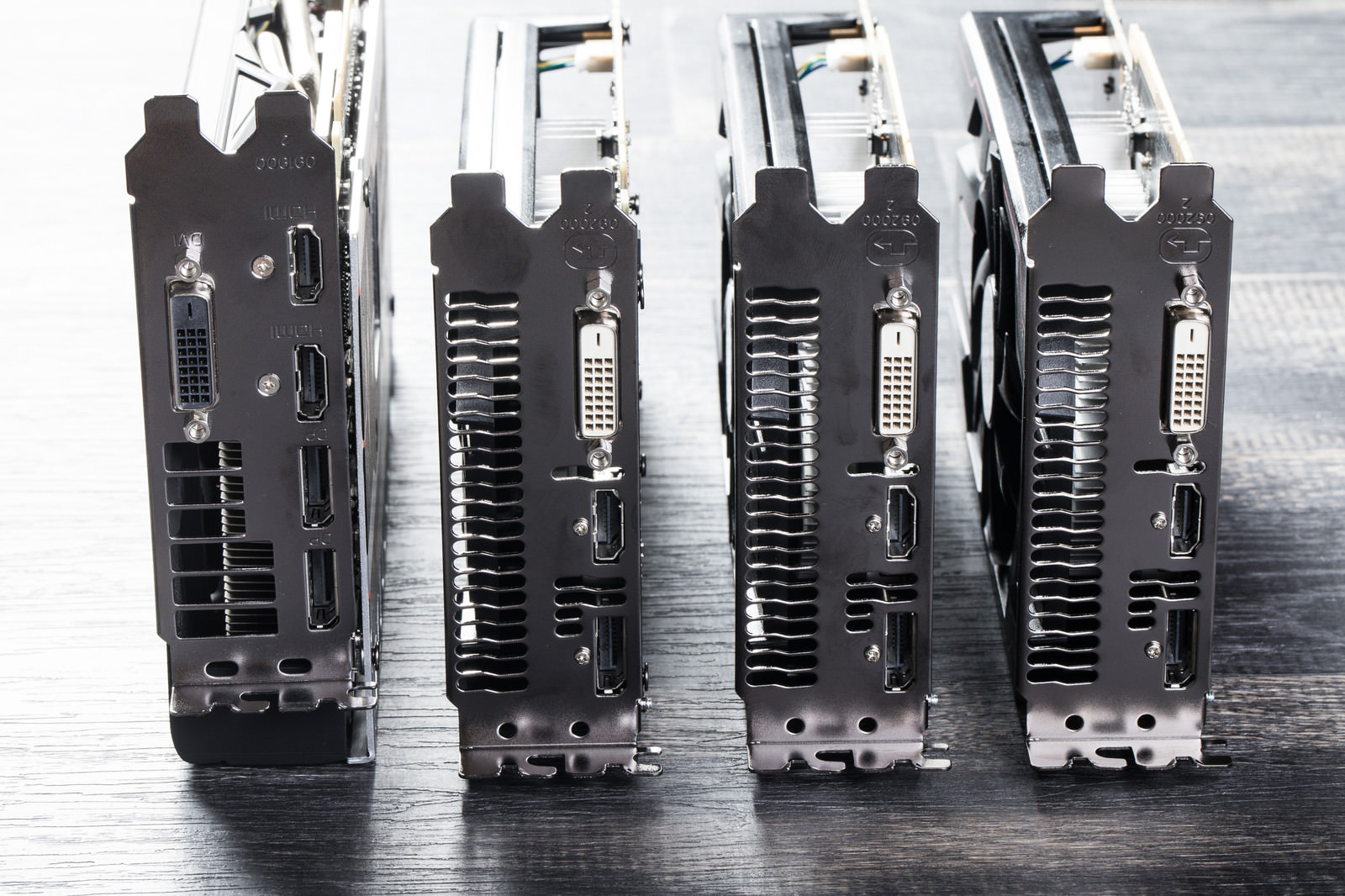 マイニング用のグラフィックボード4台の写真素材 ぱくたそ