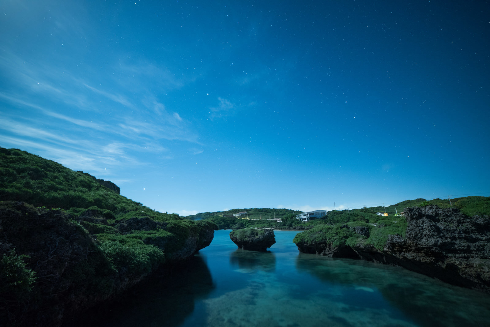 星空と沖縄の海の写真素材 ぱくたそ