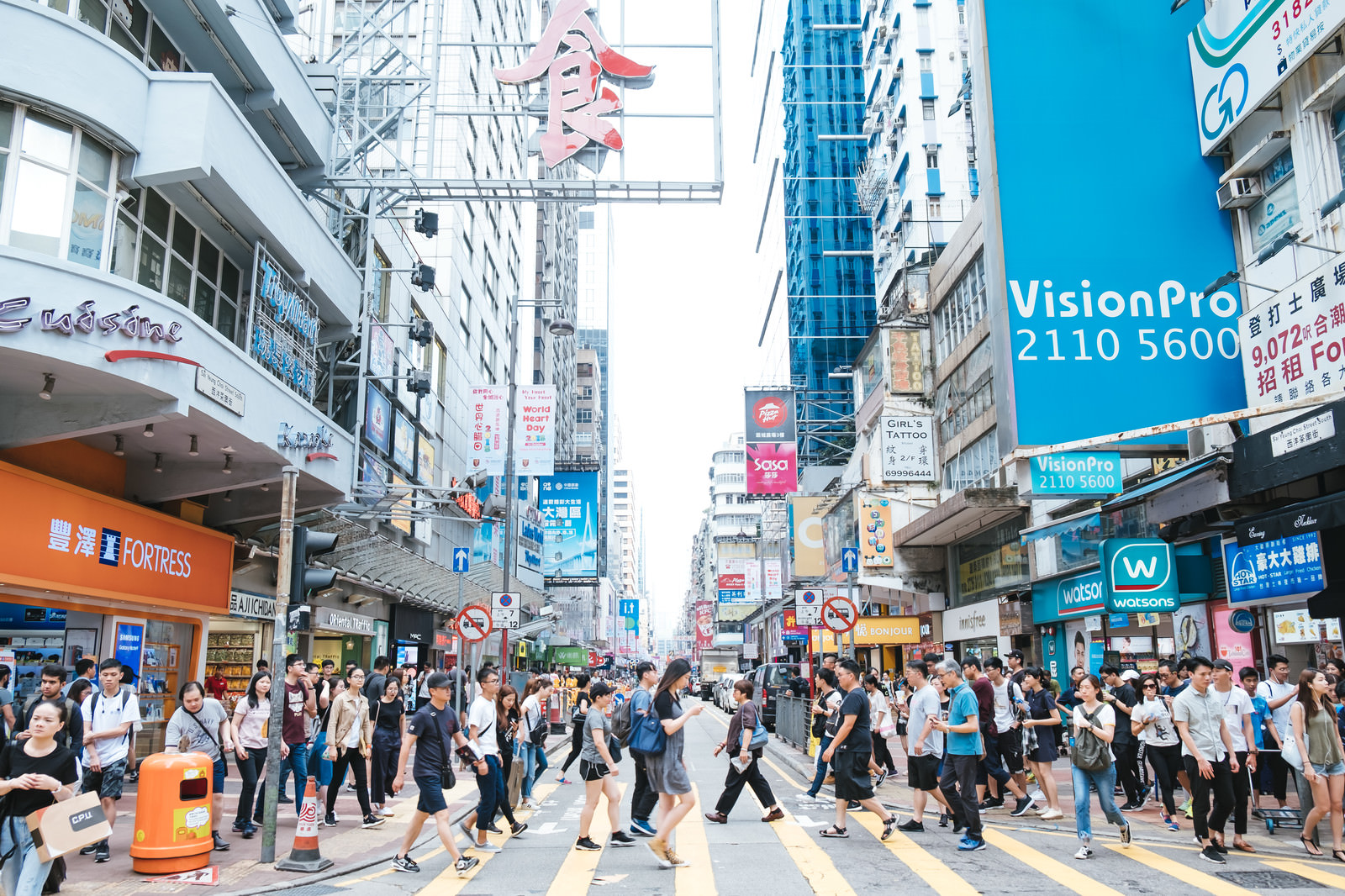 「香港都市部の人混み」