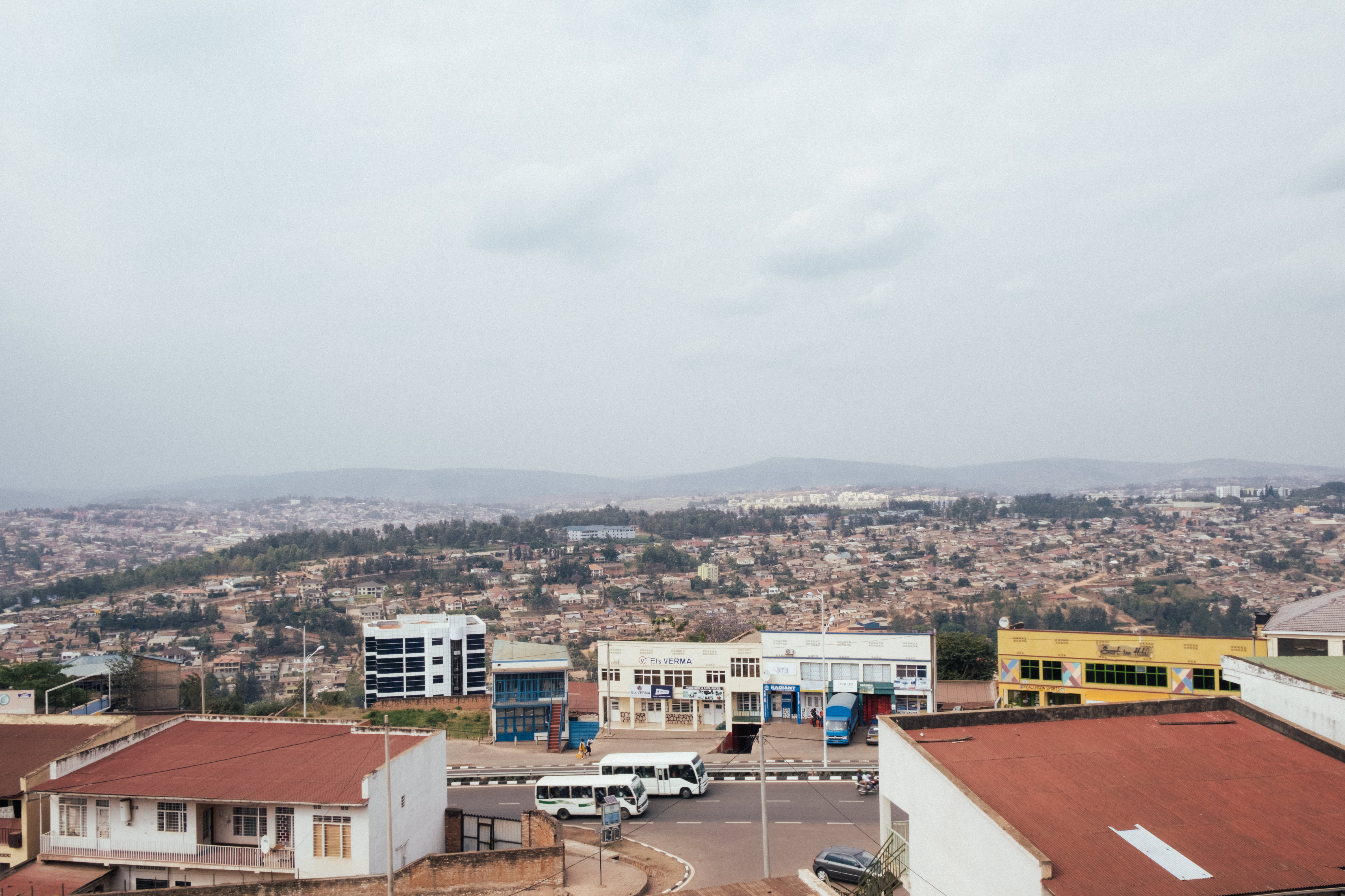 ルワンダのキガリの街並みの写真素材 ぱくたそ