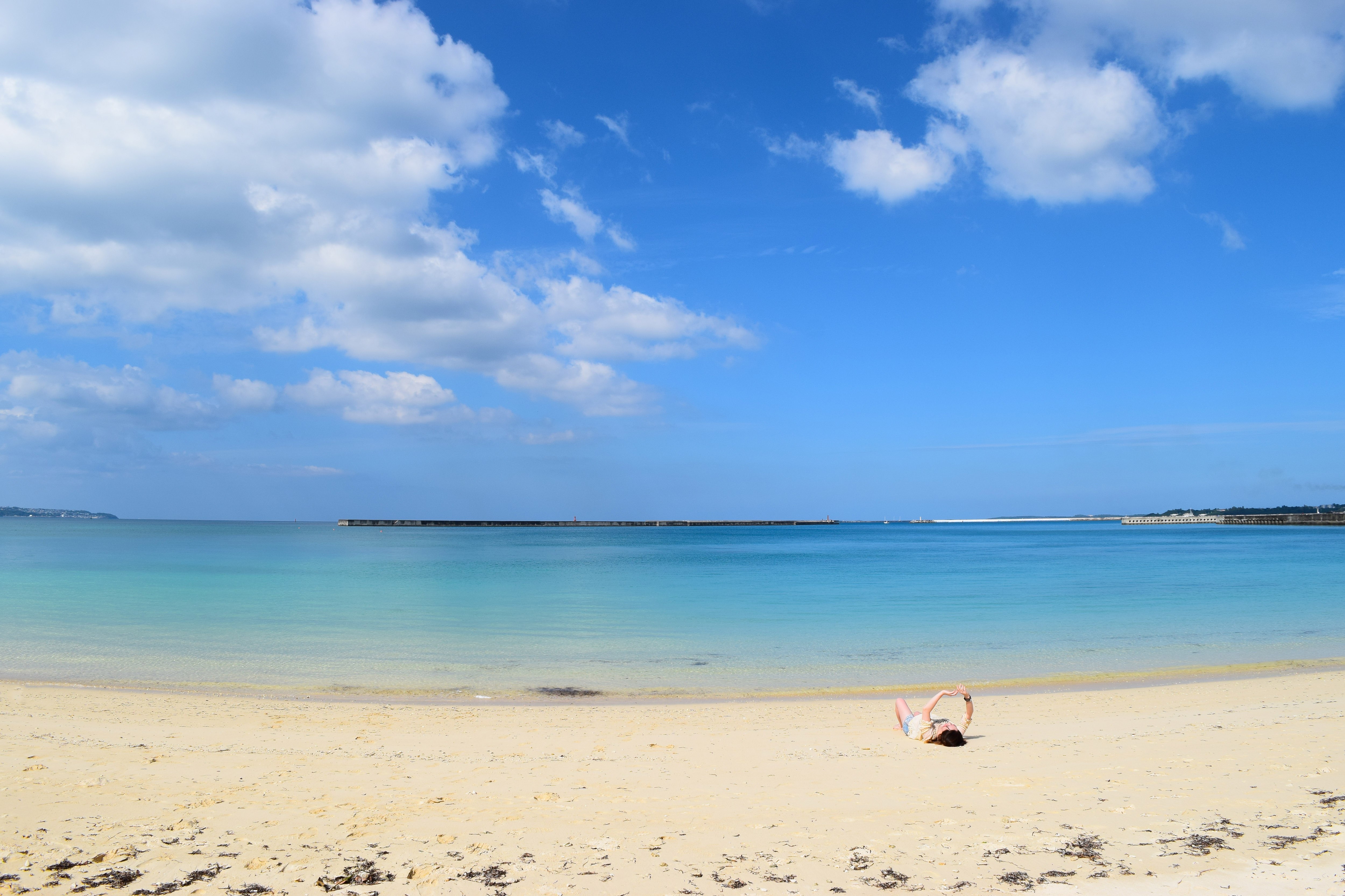 開放的な沖縄の海を楽しむの写真素材 ぱくたそ