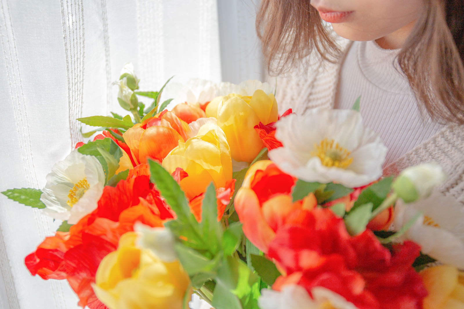 「花束を持つ女性」の写真