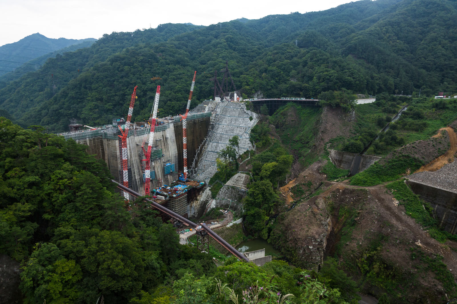 建設工事中の八ッ場ダムの様子の写真素材 ぱくたそ