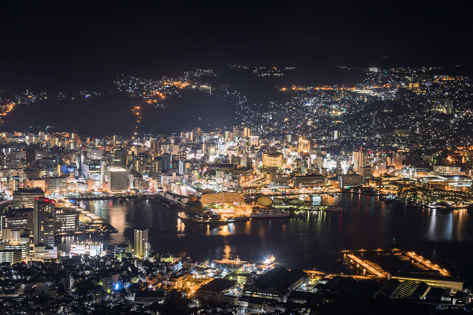 稲佐山山頂展望台からの夜景（世界新三大夜景）の無料写真素材 - ID.29190｜ぱくたそ