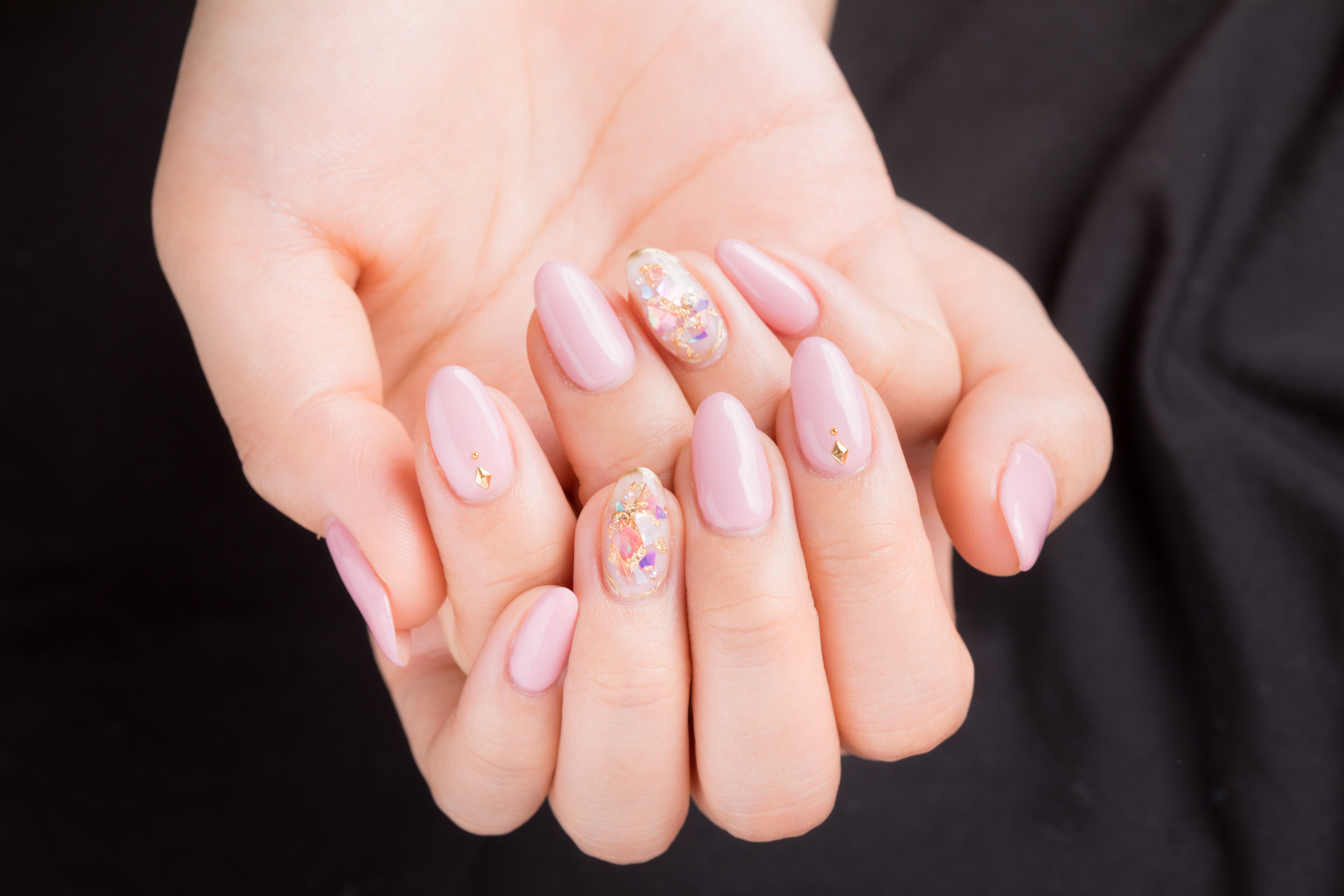 ネイルピンクの上品な爪の写真 画像 を無料ダウンロード フリー素材のぱくたそ