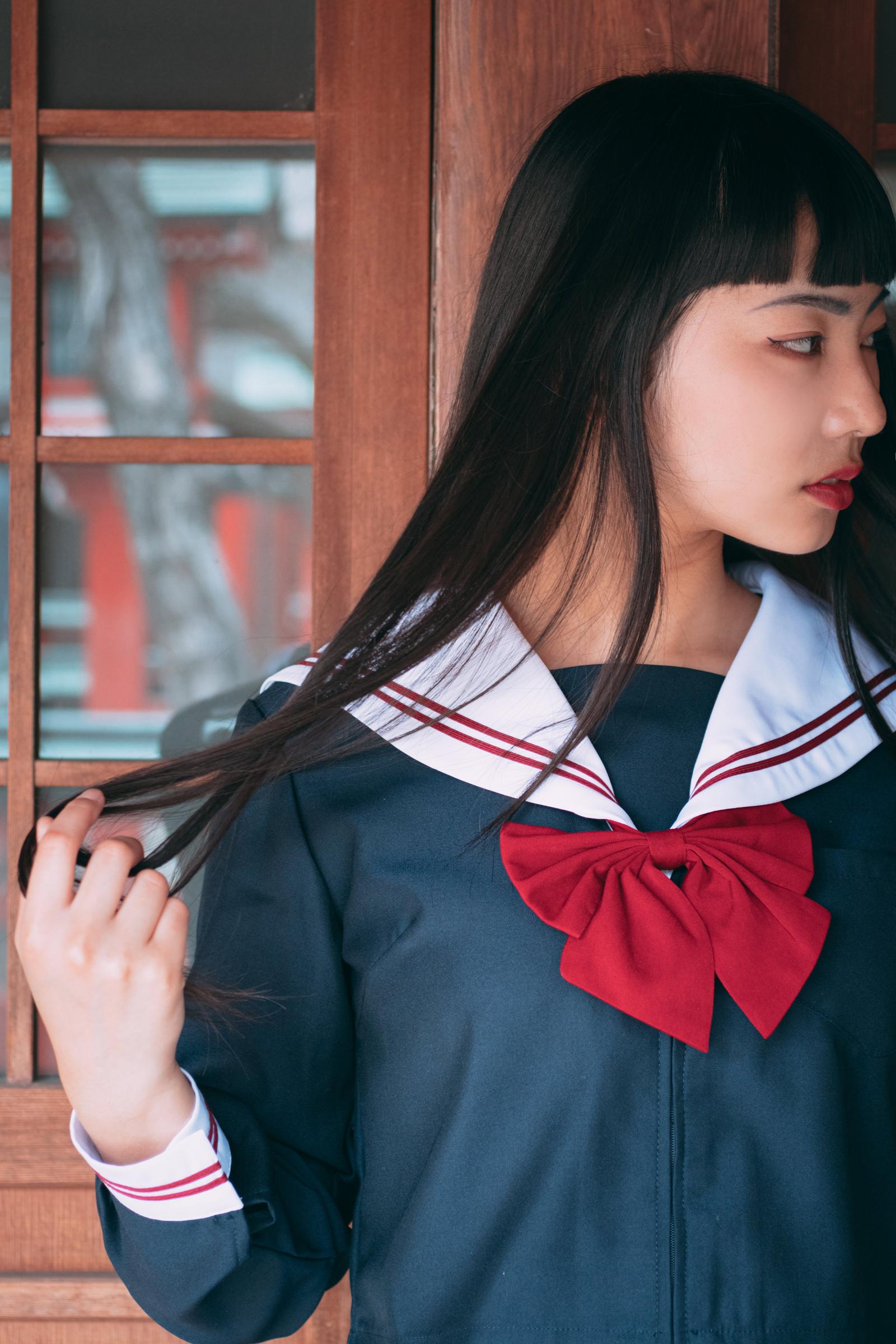 壁により掛かるセーラーJKの無料の写真素材 - ID.86765｜フリー素材