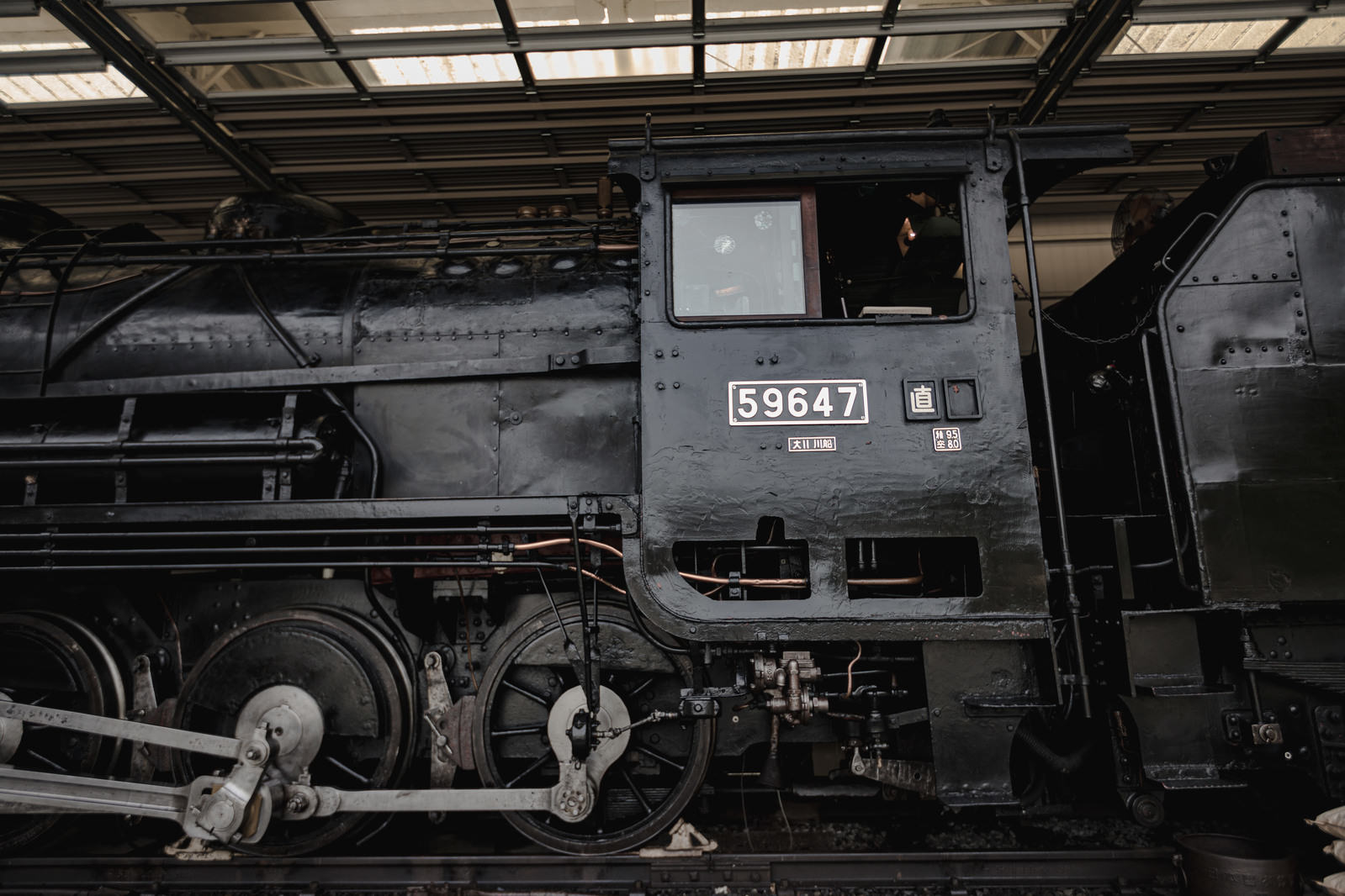 静態保存蒸気機関車・9600形59647号機の側面の無料の写真素材