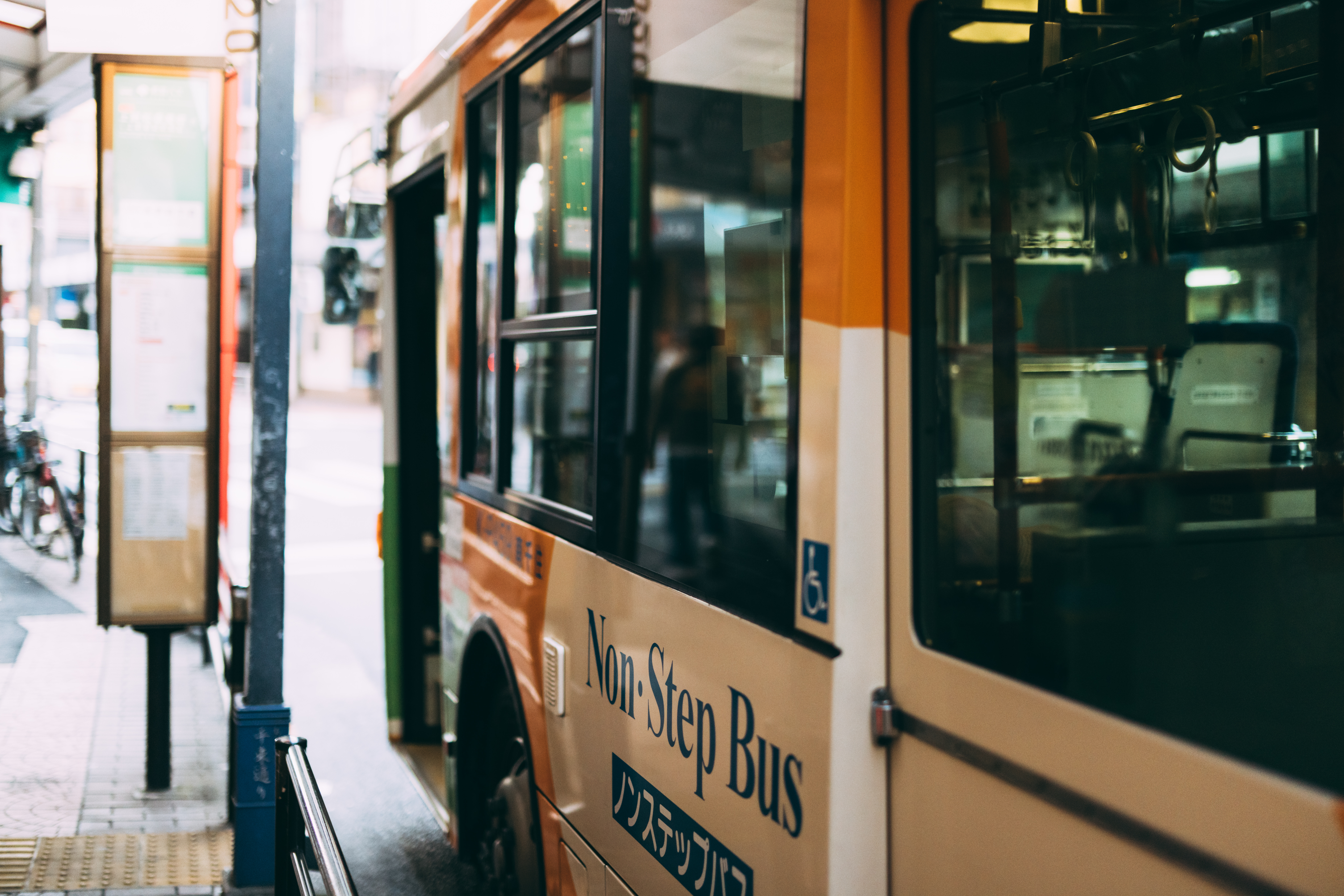 ノンステップバスの写真素材 ぱくたそ