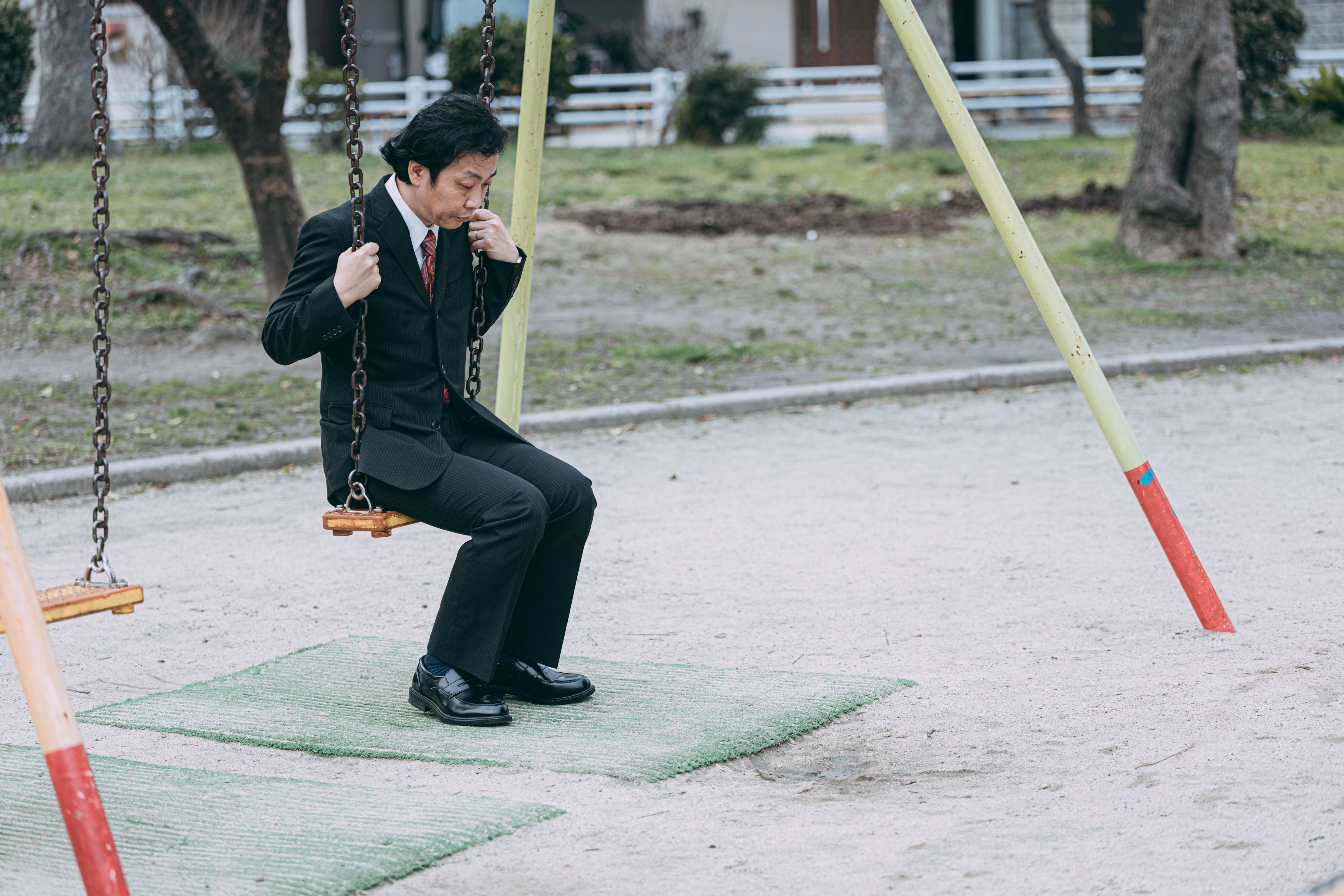 地域防犯情報 中年男性が昼間公園でブランコに乗る事案が発生 の写真 画像 を無料ダウンロード フリー素材のぱくたそ 地域防犯情報 中年男性が昼間公園でブランコに乗る事案が発生 の写真 画像 を無料ダウンロード フリー素材のぱくたそ