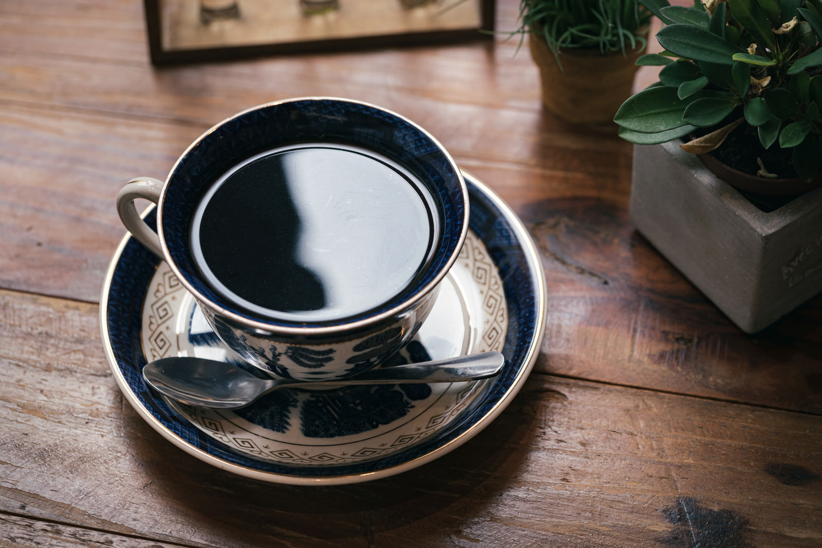 「リフレクションしそうなブラックコーヒー」の写真