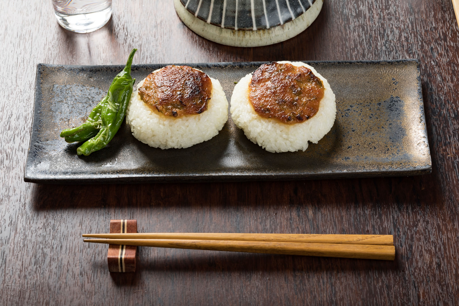 味噌が香ばしい！　焼きおにぎりのフリー素材