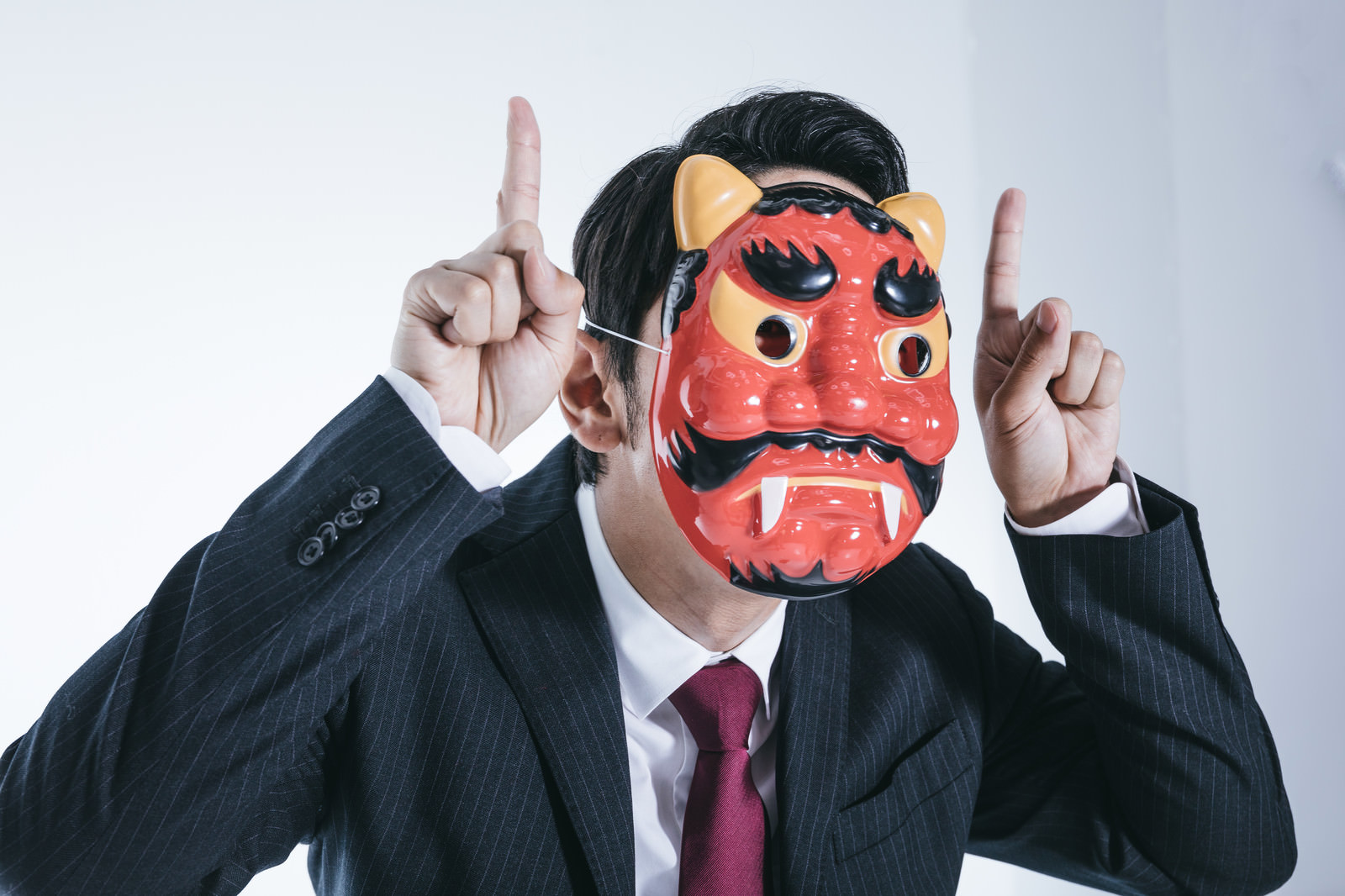 「プンスカ社員 | フリー素材のぱくたそ」の写真［モデル：大川竜弥］