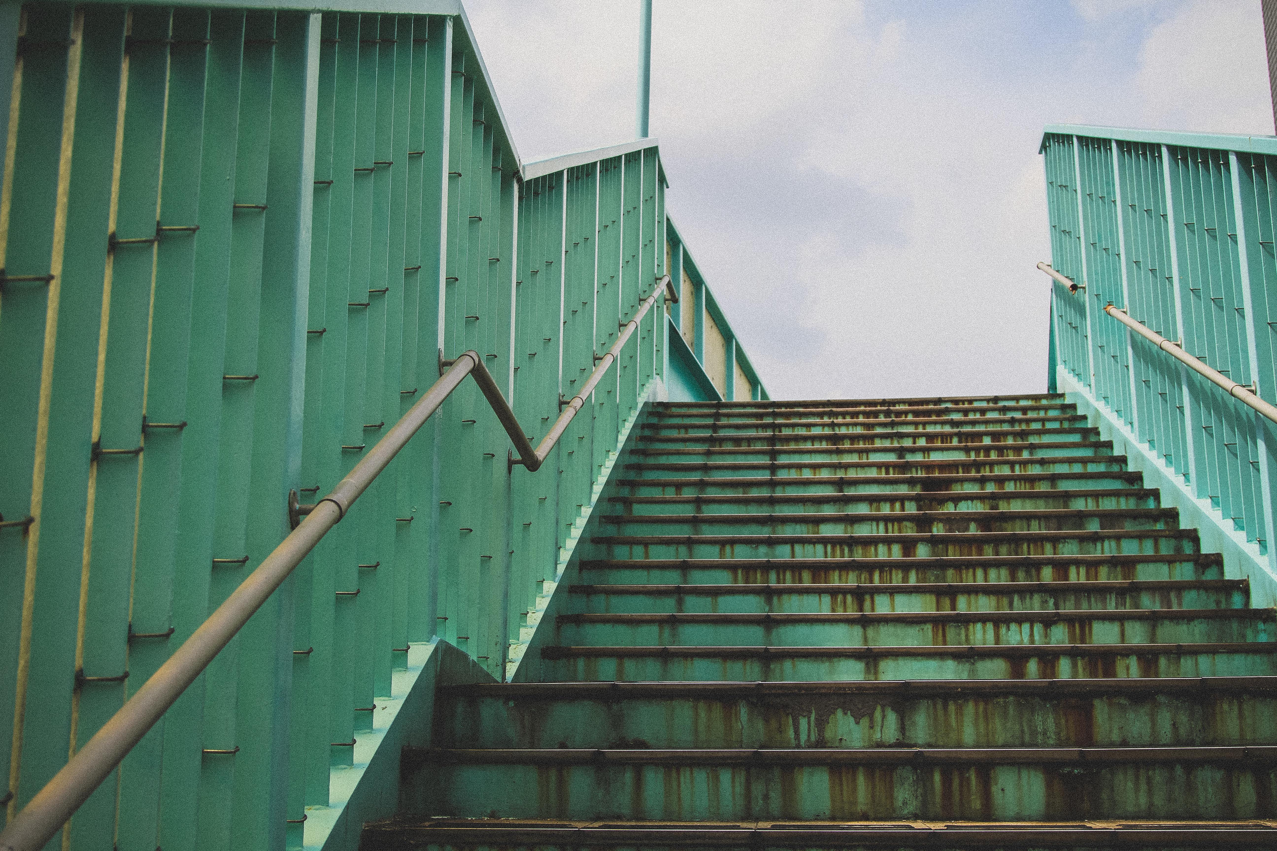 サビが目立つ歩道橋の写真素材 ぱくたそ