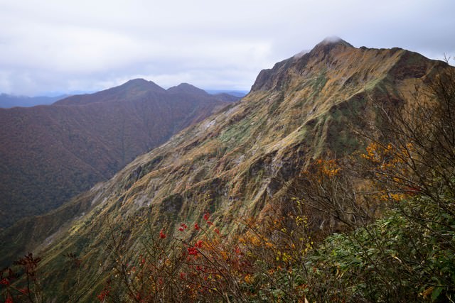 「秋の谷川岳」のフリー写真素材