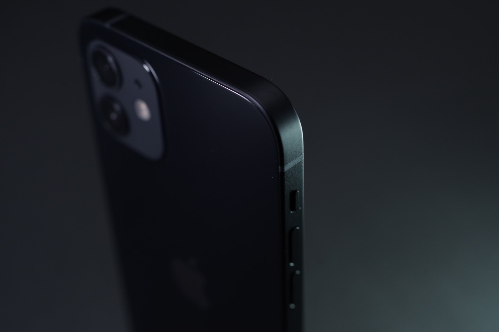 Iphone 12 ブラックのエッジ側面のベゼル部分との写真 画像 を無料ダウンロード フリー素材のぱくたそ Iphone 12 ブラックのエッジ側面のベゼル部分との写真 画像 を無料ダウンロード フリー素材のぱくたそ