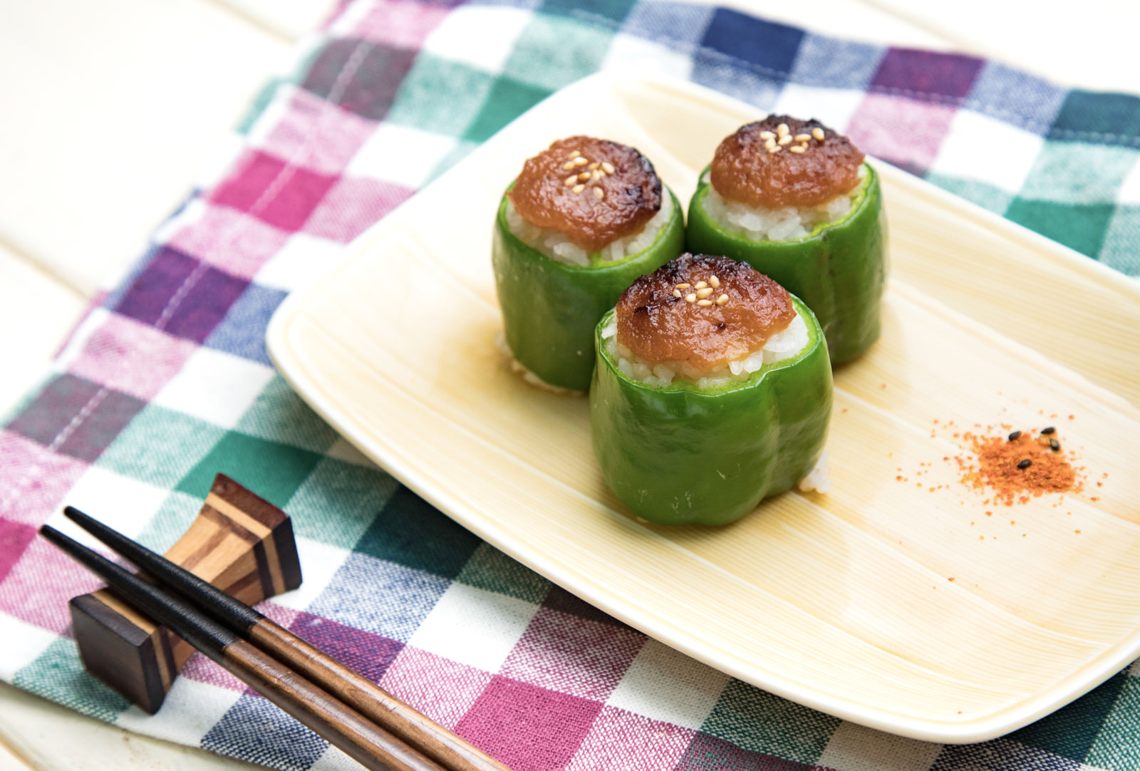 味噌ダレのピーマン焼きおにぎりのフリー素材