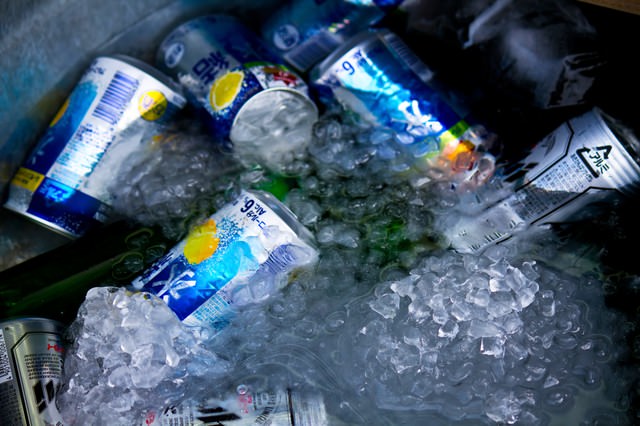 氷で冷やされたビール
