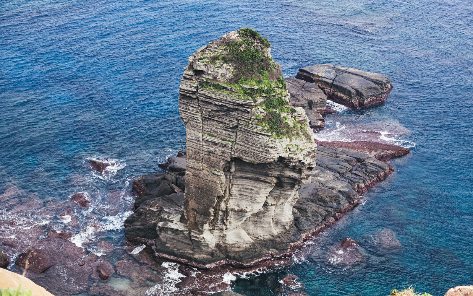 与那国島の立神岩のフリー素材