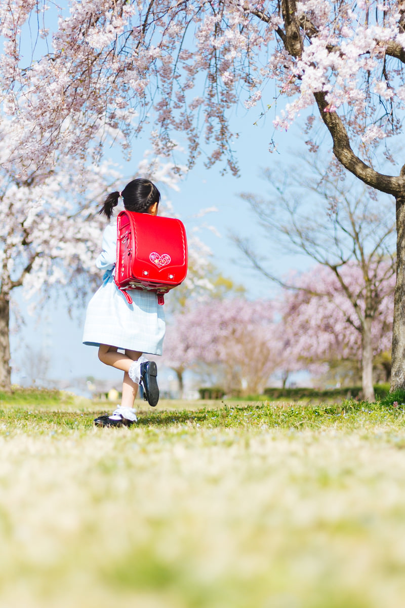 「ランドセルを背負った一年生」の写真［モデル：あんじゅ］