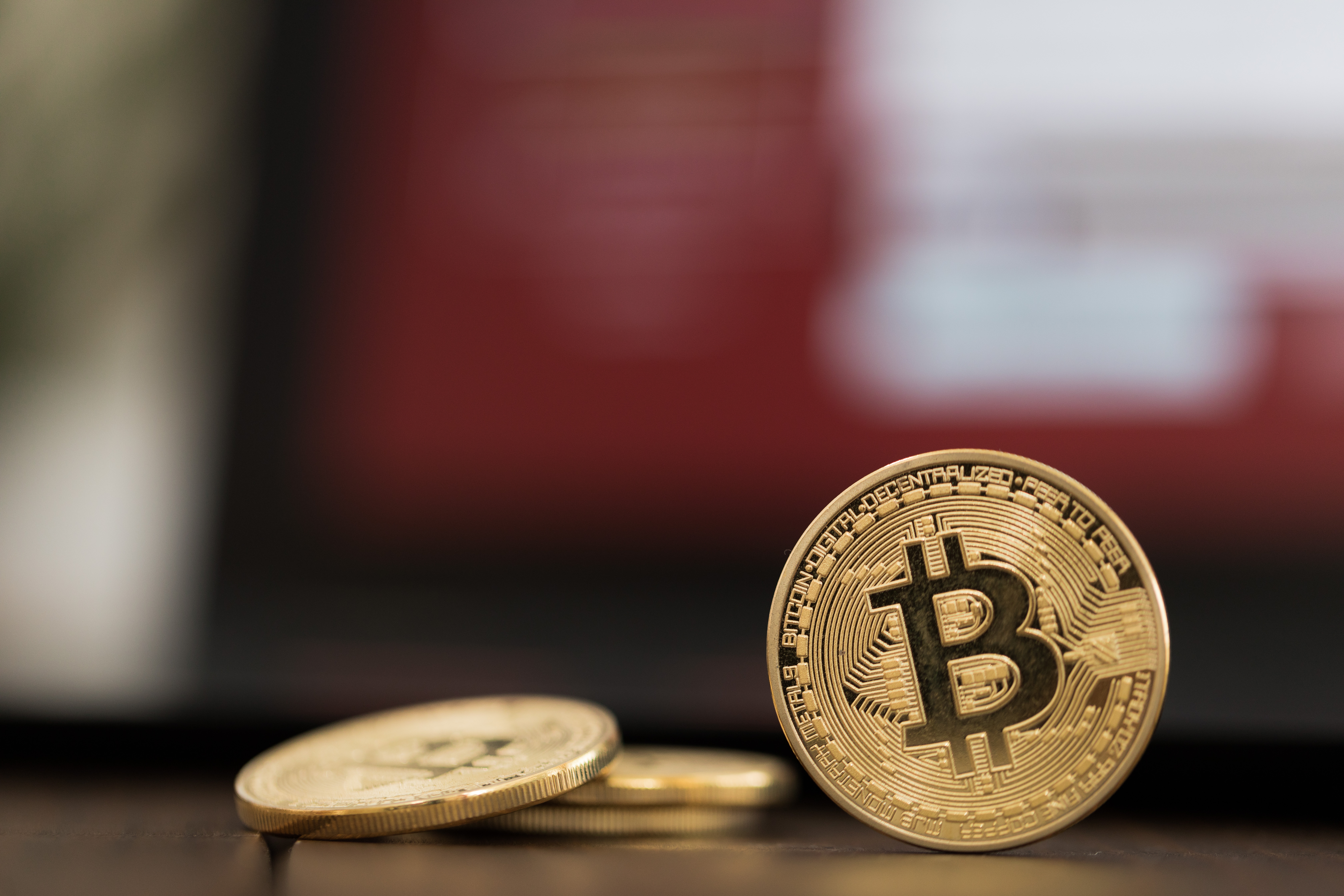 赤い画面とビットコインの無料の写真素材 フリー素材 をダウンロード ぱくたそ 赤い画面とビットコインの無料の写真素材 フリー素材 をダウンロード ぱくたそ