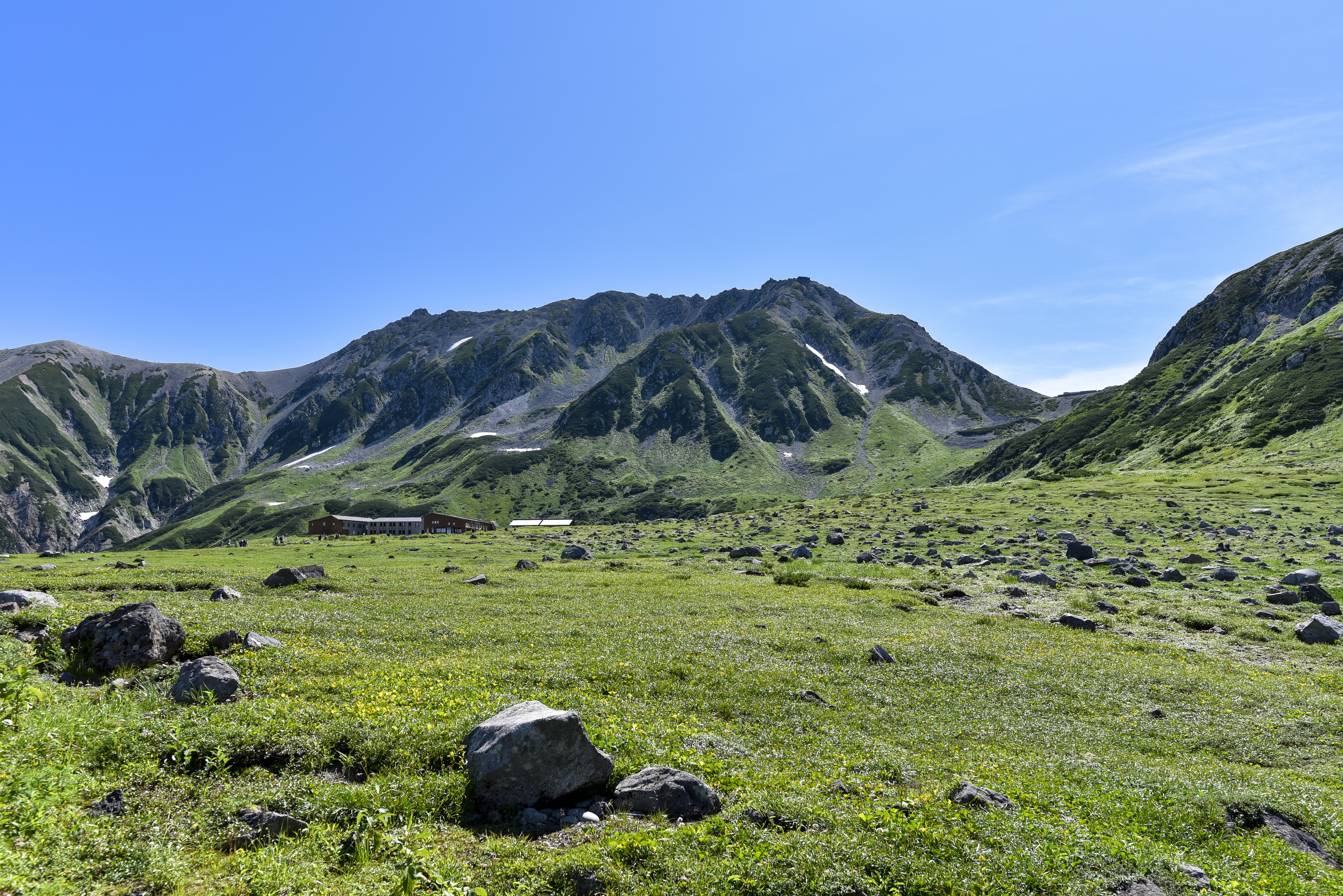 立山室堂の草原と立山雄山の写真を無料ダウンロード フリー素材 ぱくたそ 立山室堂の草原と立山雄山の写真を無料ダウンロード フリー素材 ぱくたそ
