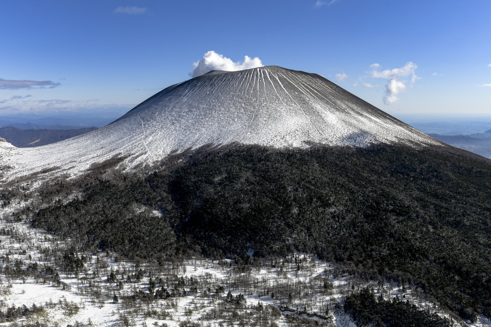 黒斑山稜線から見る浅間山の写真 画像 を無料ダウンロード フリー素材のぱくたそ 黒斑山稜線から見る浅間山の写真 画像 を無料ダウンロード フリー素材のぱくたそ