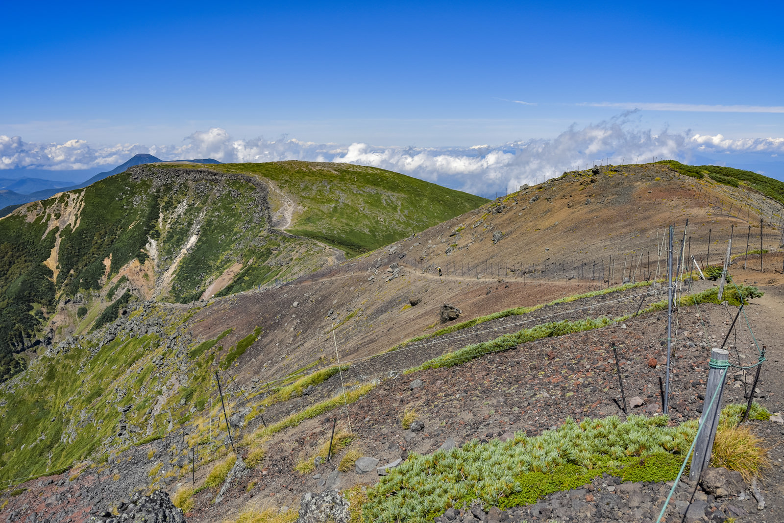 なだらかな稜線が続く硫黄岳の稜線 赤岳 の写真 フリー素材は ぱくたそ 写真を無料ダウンロード