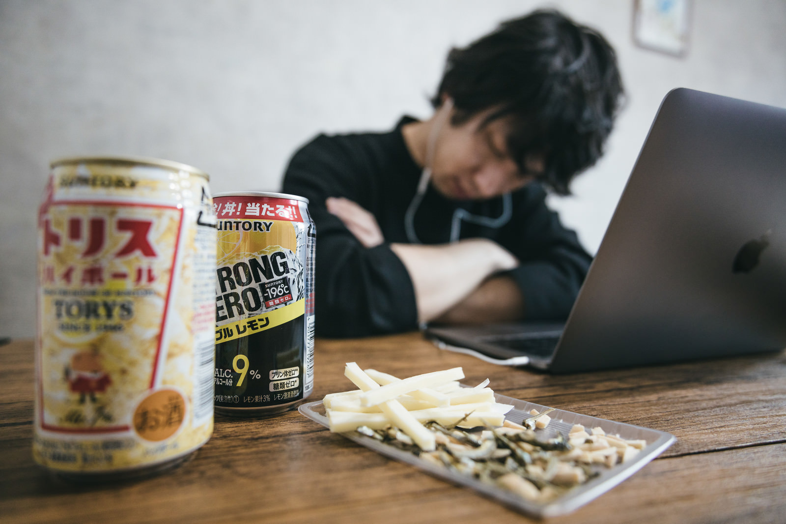 リモート飲み会の途中で居眠りの写真 画像 を無料ダウンロード フリー素材のぱくたそ