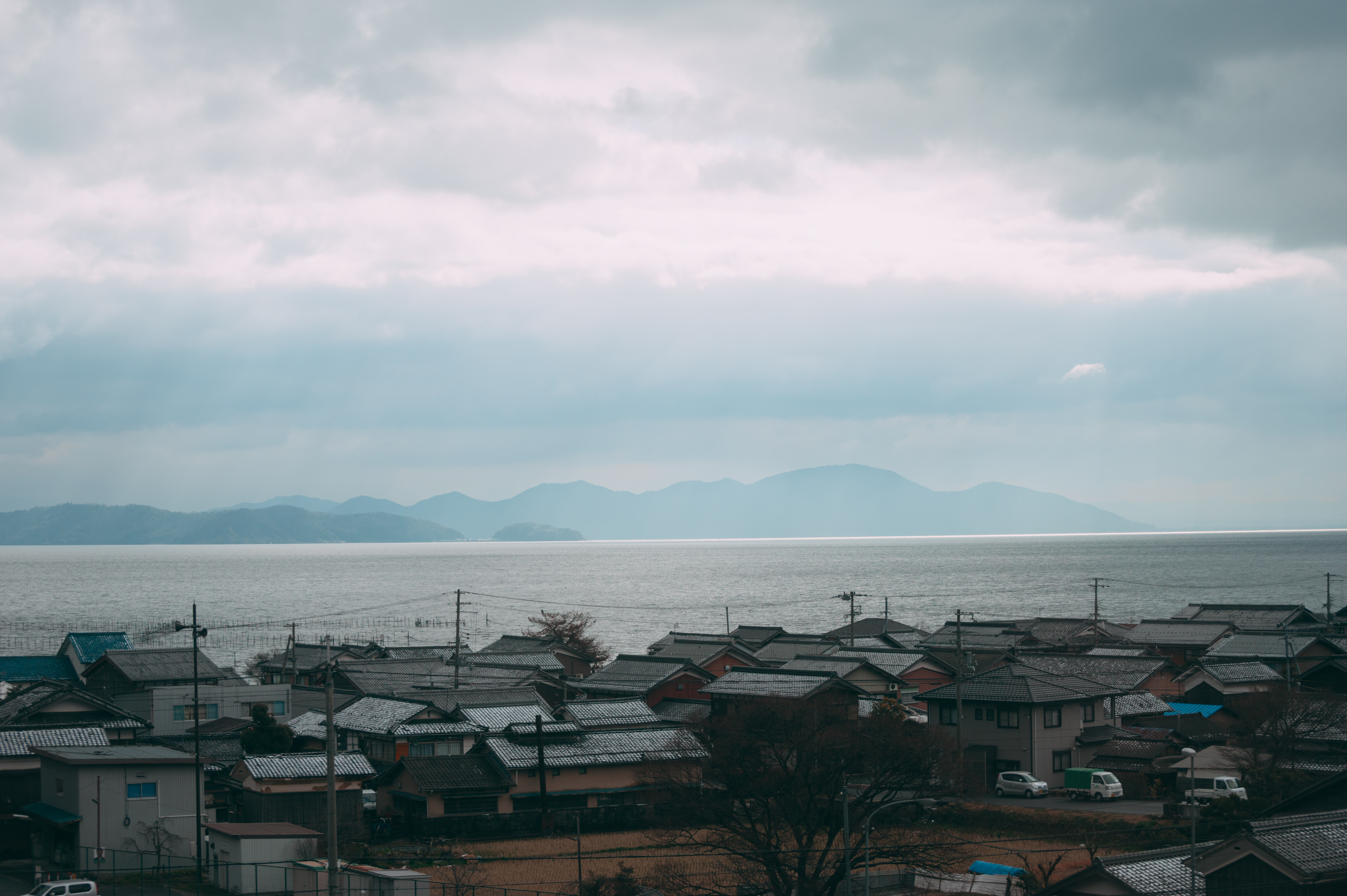 琵琶湖と家 滋賀県大津市 の写真素材 ぱくたそ