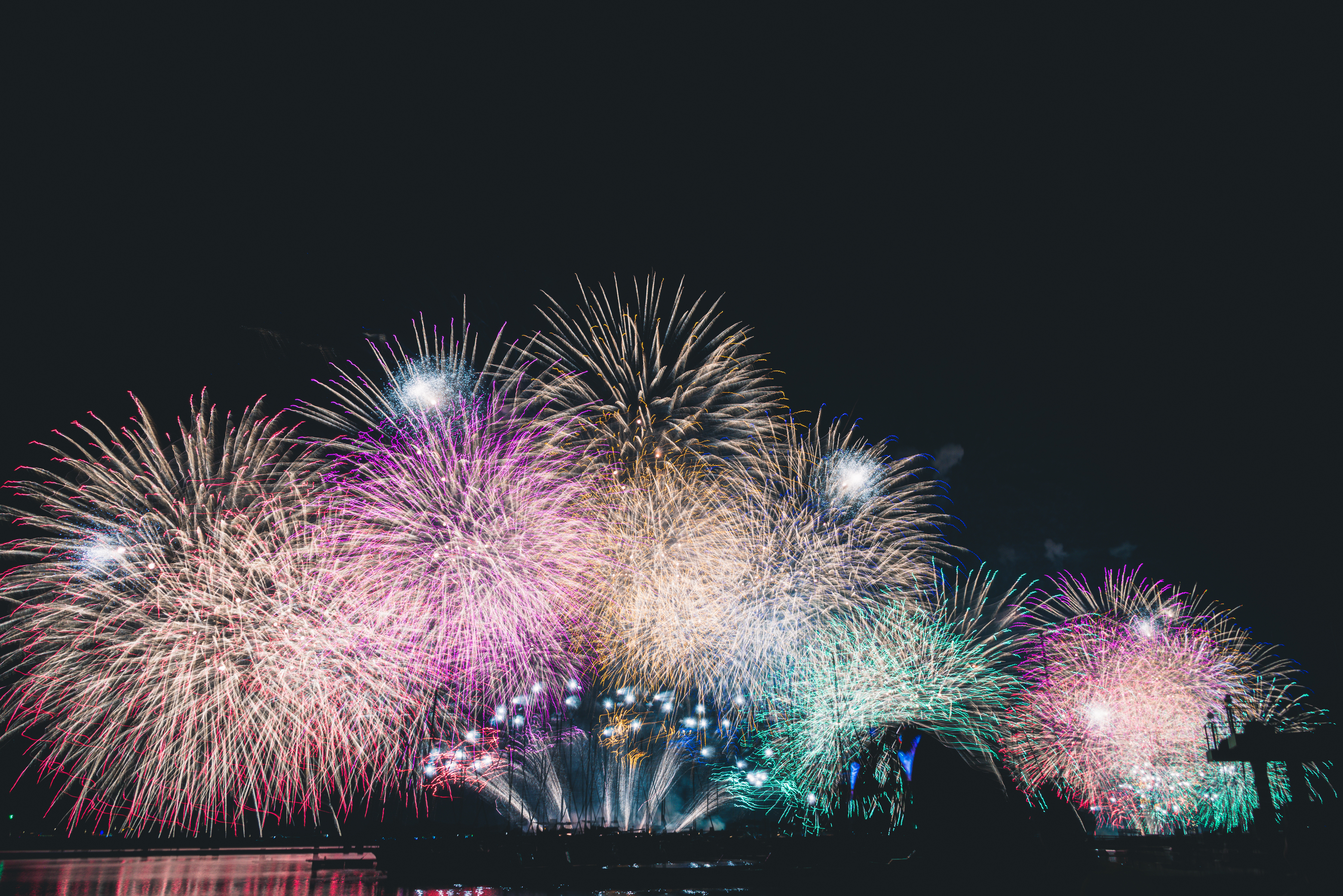 打ち上げ花火の様子の写真素材 ぱくたそ