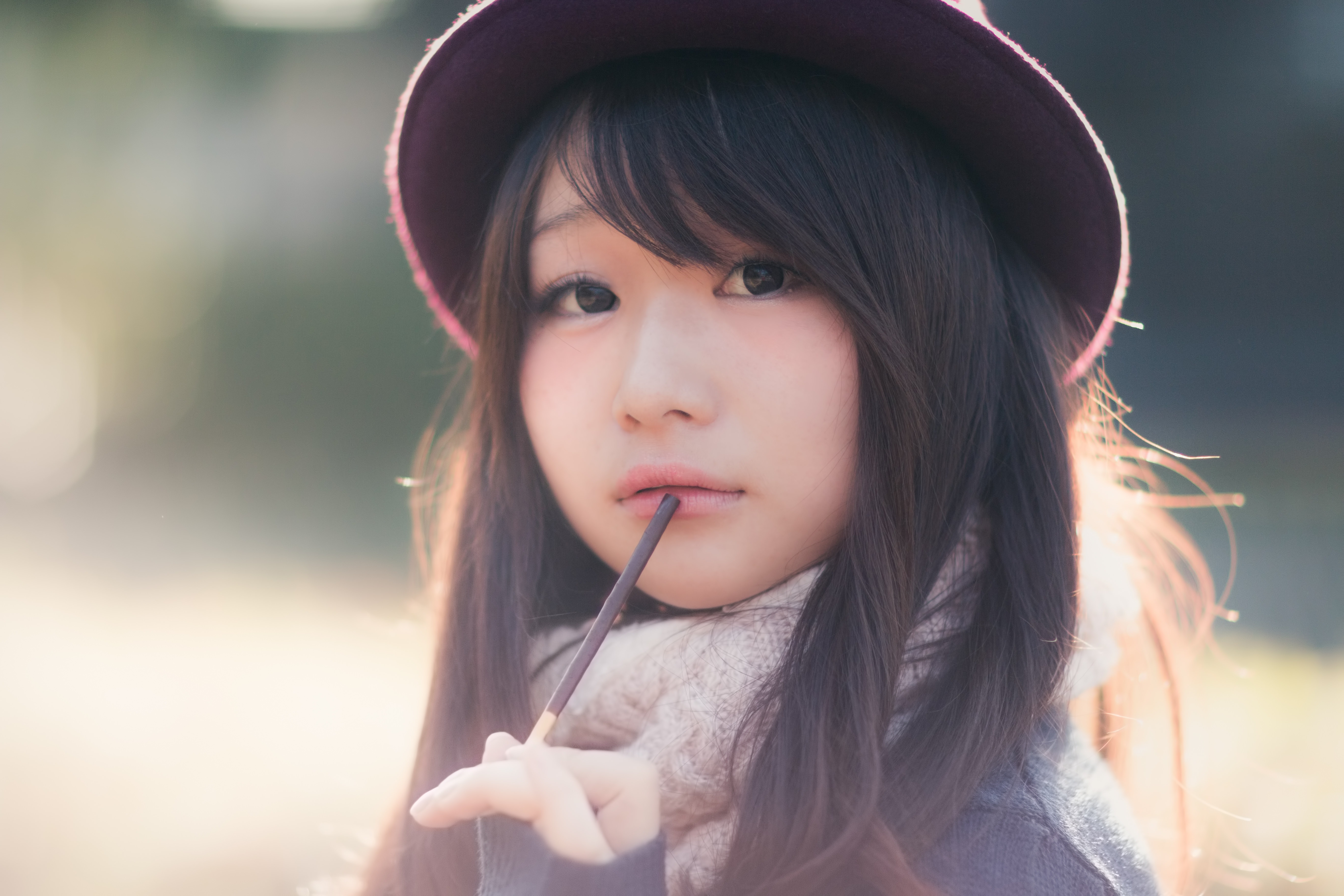 一緒に食べないの と問いかける美女の写真を無料ダウンロード フリー素材 ぱくたそ 一緒に食べないの と問いかける美女の写真を無料ダウンロード フリー素材 ぱくたそ
