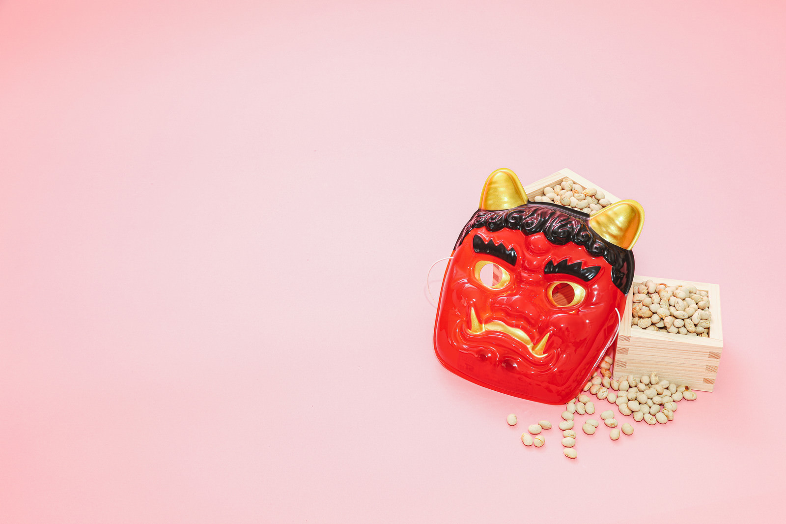 「鬼の面と節分の豆セット」の写真