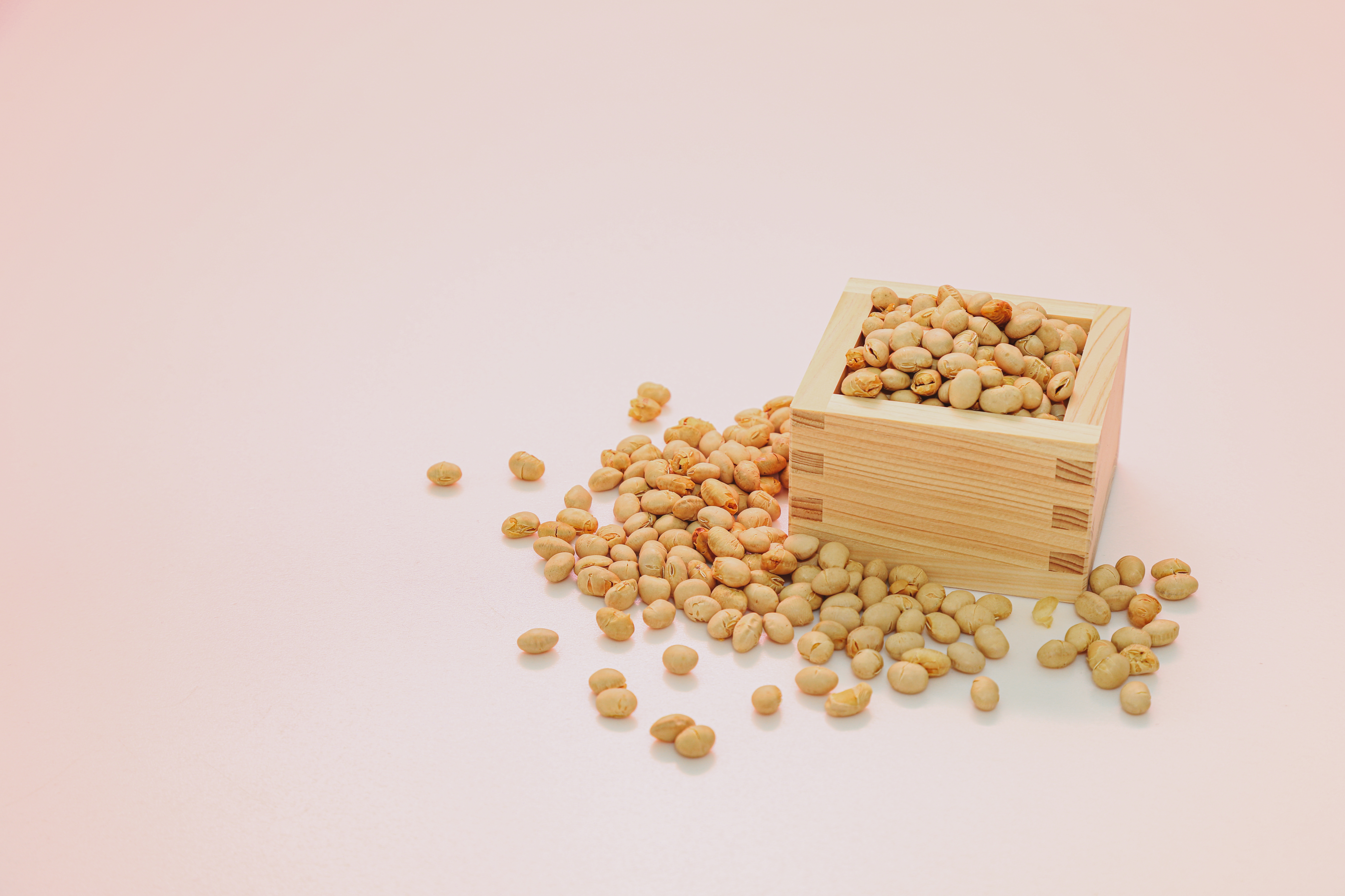 溢れ出る節分豆の写真を無料ダウンロード フリー素材 ぱくたそ