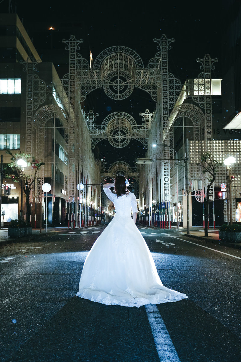 小雨が降る点灯前の神戸ルミナリエとドレスの女性の写真 画像 を無料ダウンロード フリー素材のぱくたそ 小雨が降る点灯前の神戸ルミナリエとドレスの女性の写真 画像 を無料ダウンロード フリー素材のぱくたそ