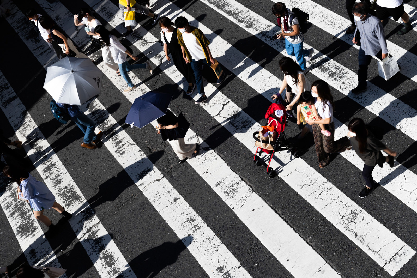 縞模様　盗撮 横断する人々の無料の写真素材 - ID.75087｜フリー素材 ぱくたそ