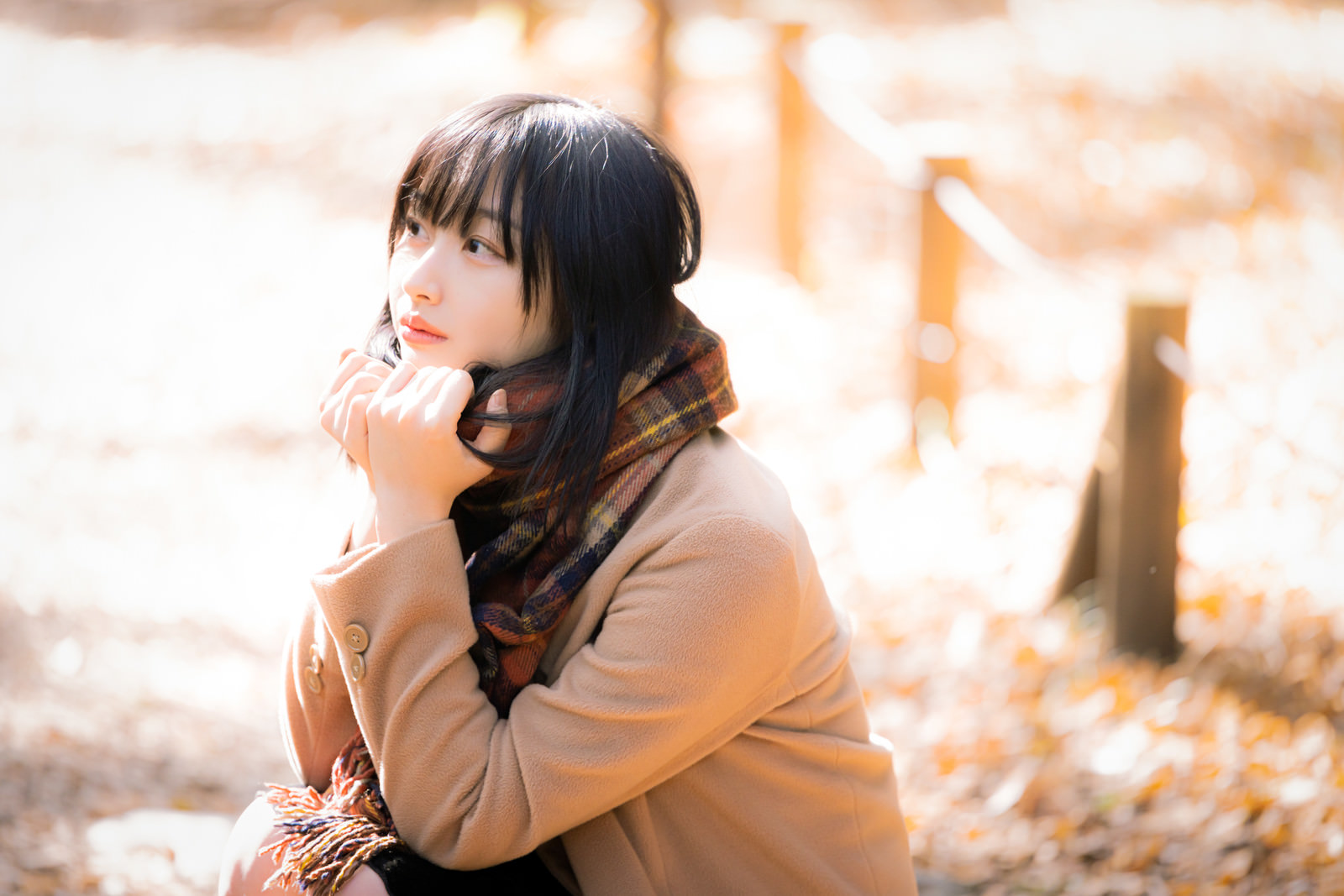 マフラーをギュッとする女子の写真素材 ぱくたそ マフラーをギュッとする女子の写真素材 ぱくたそ