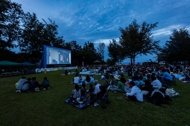 野外映画上映中の様子