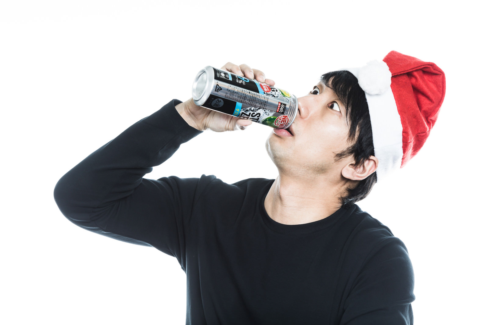 「効率よく酔える缶チューハイ」の写真［モデル：大川竜弥］