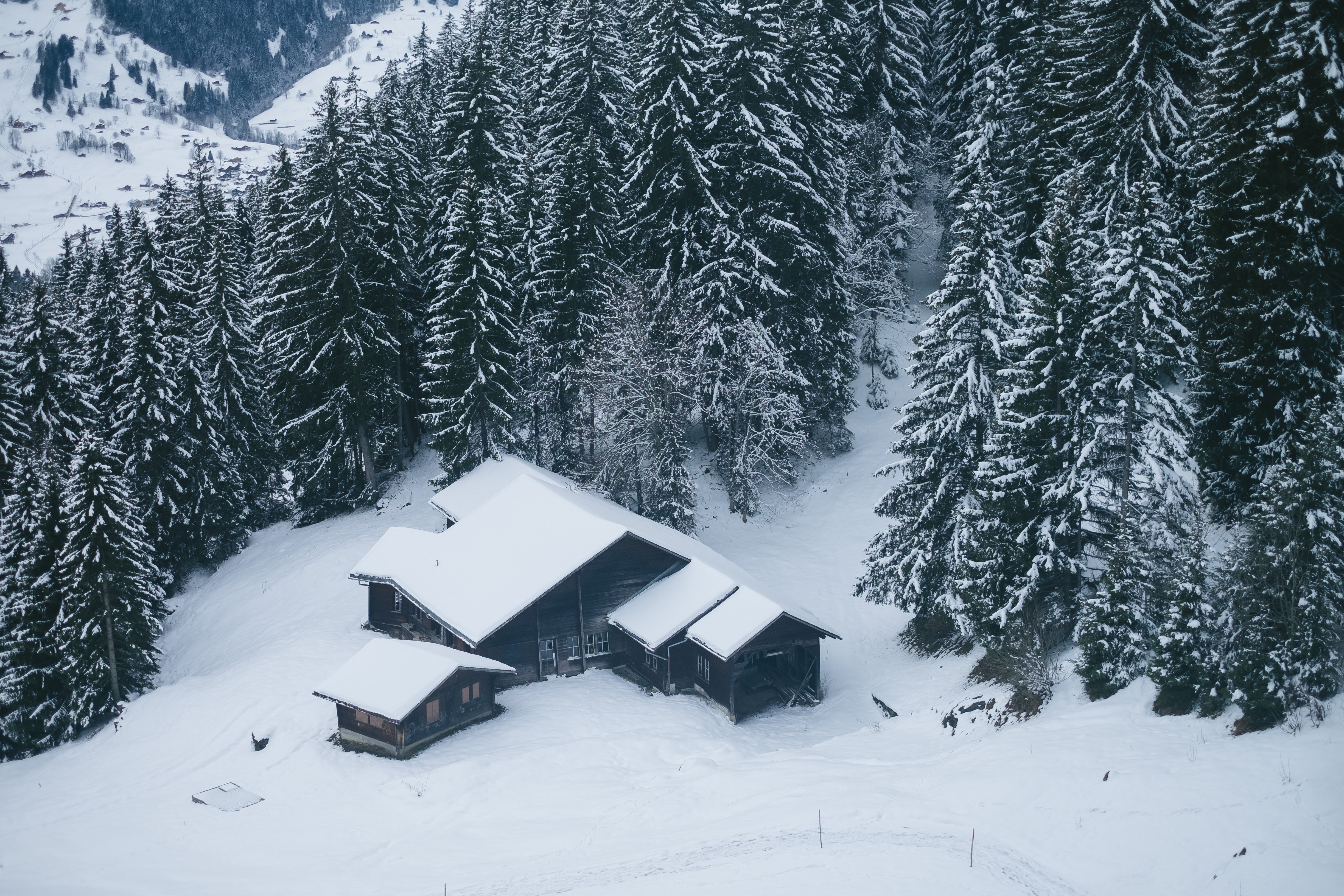 雪の中の山小屋 スイス の写真素材 ぱくたそ
